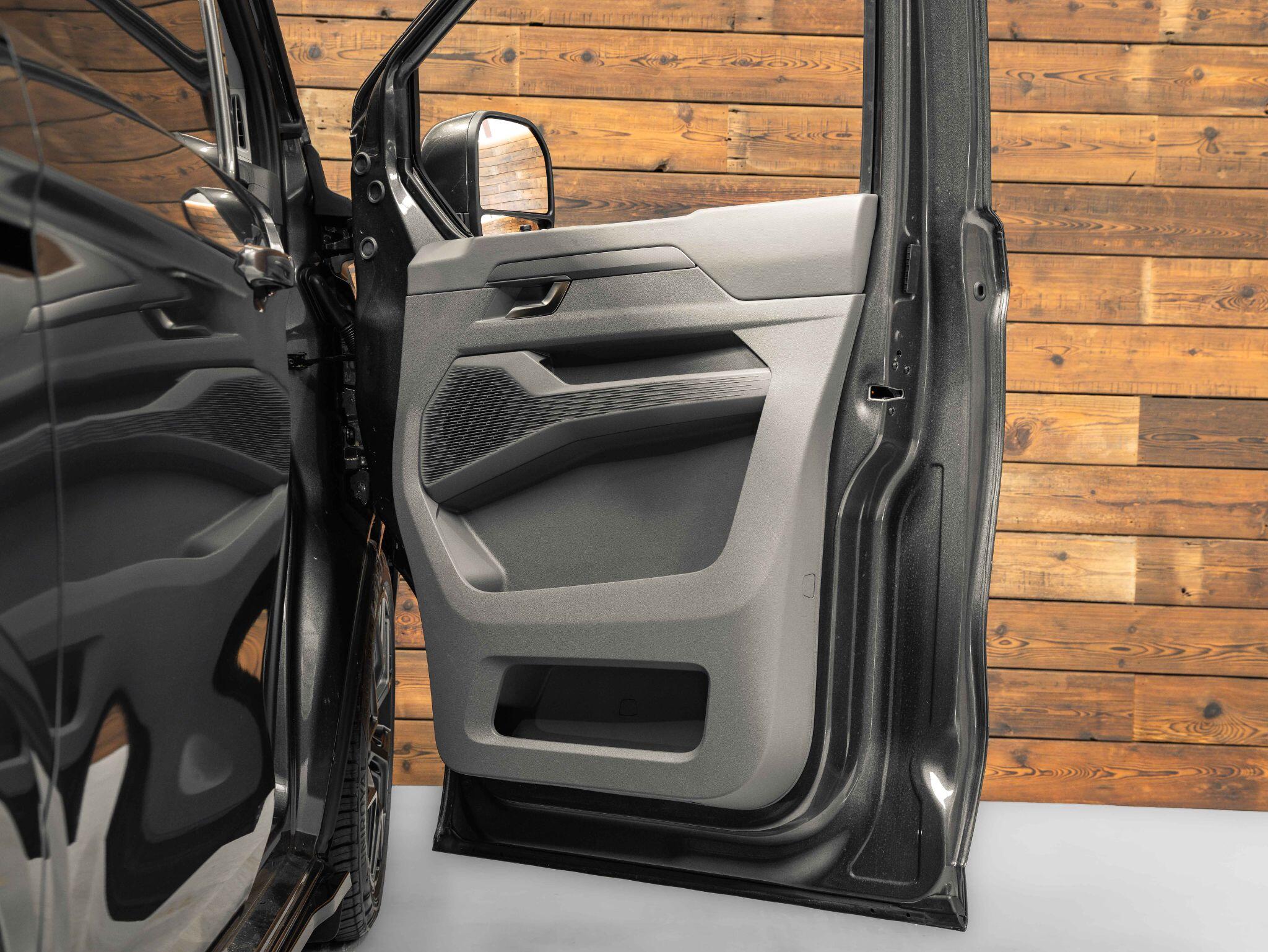 Volkswagen Transporter - Image 27