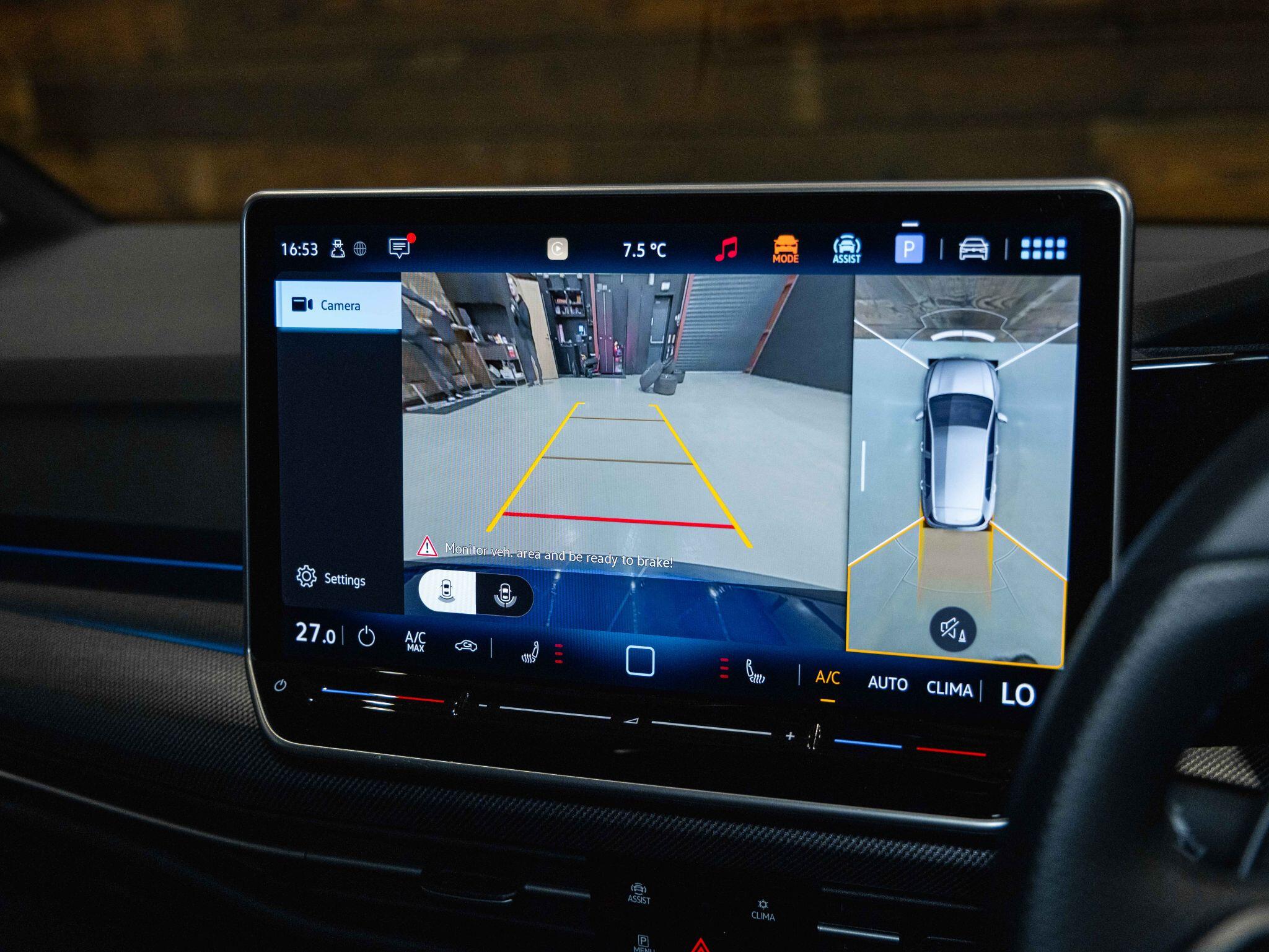 Volkswagen Golf - Image 20