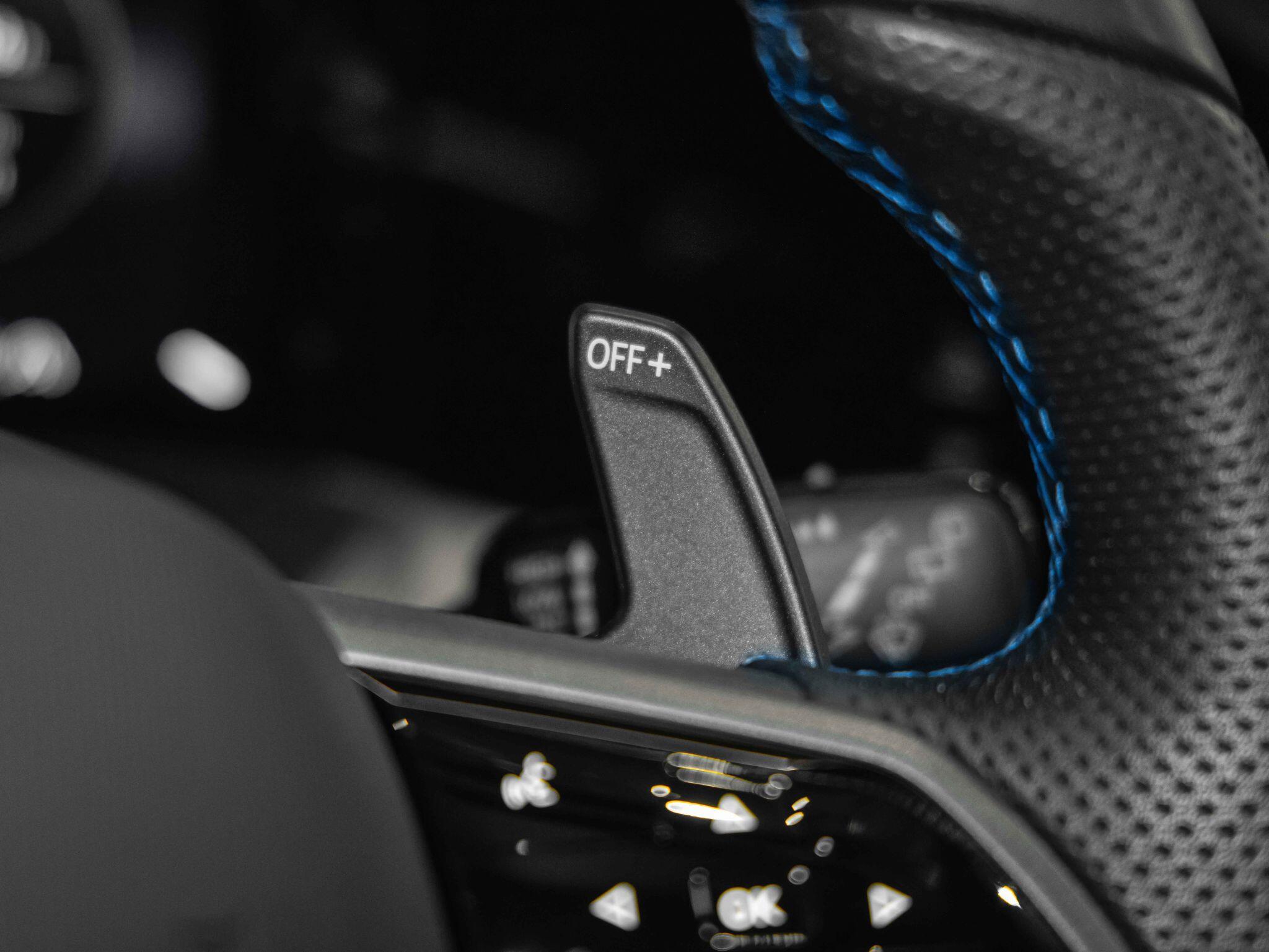 Volkswagen Golf - Image 12