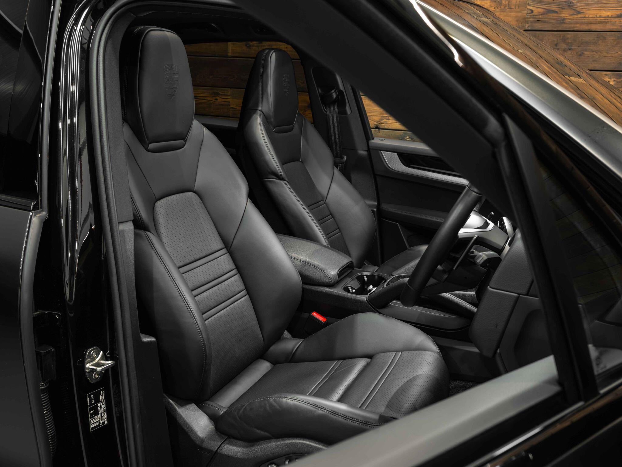 Porsche Cayenne - Image 32