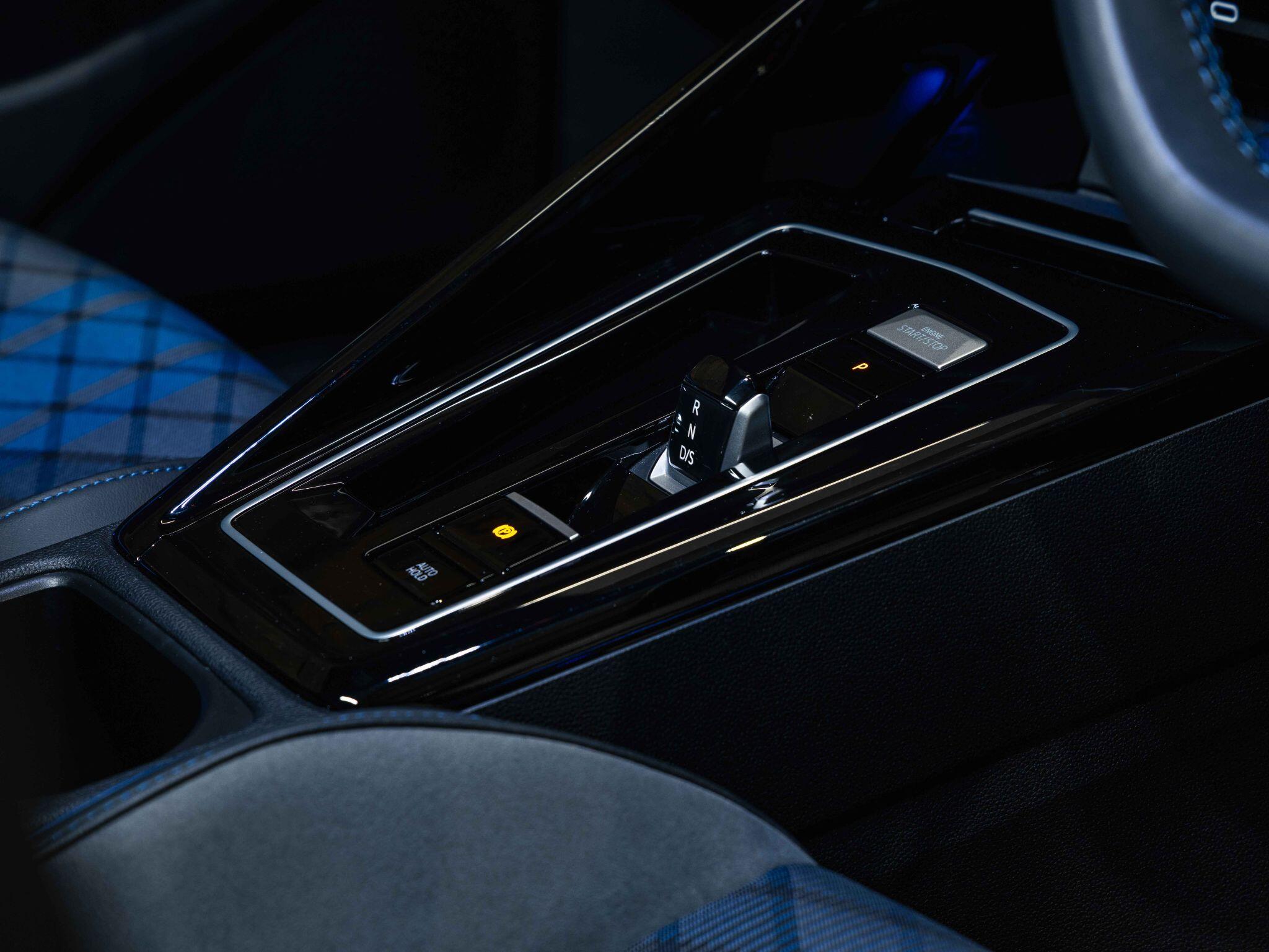 Volkswagen Golf - Image 30