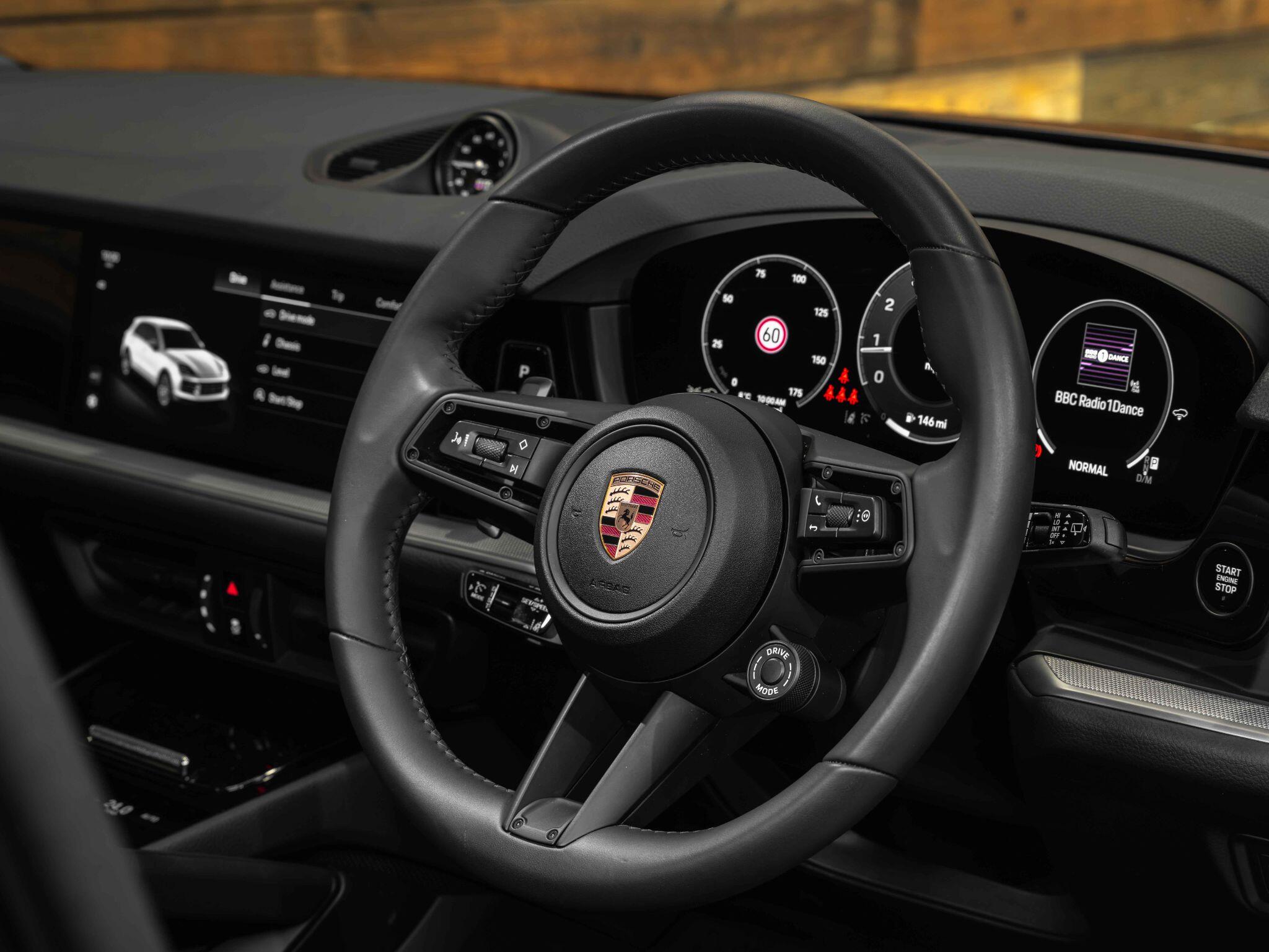 Porsche Cayenne - Image 22