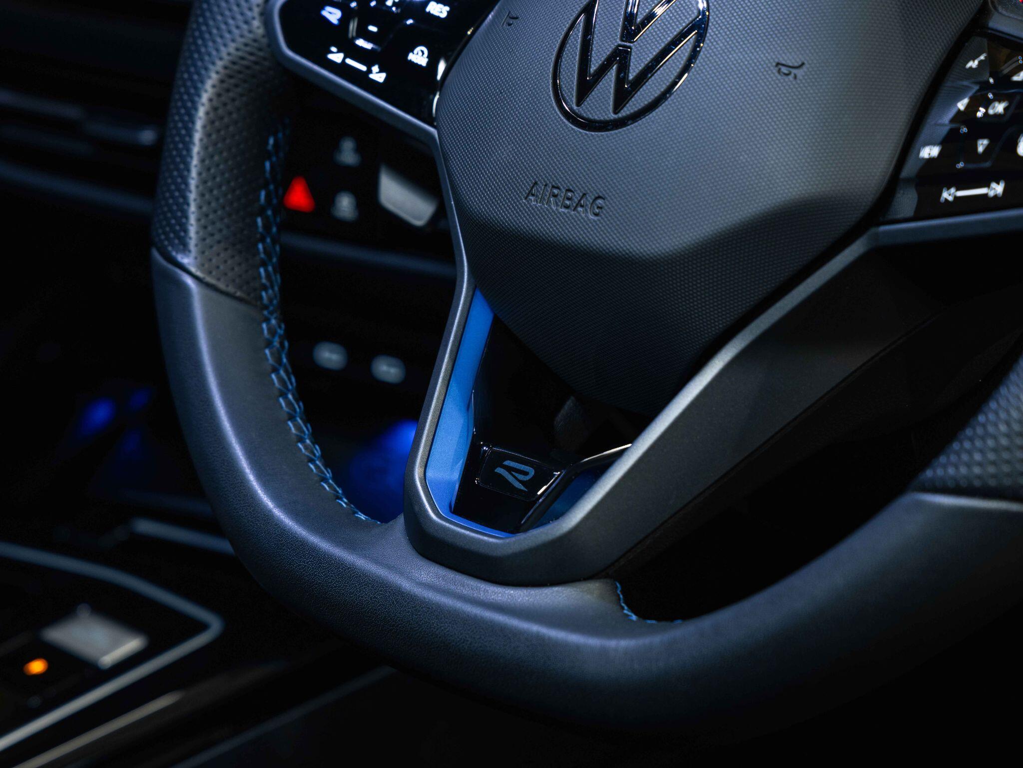 Volkswagen Golf - Image 25