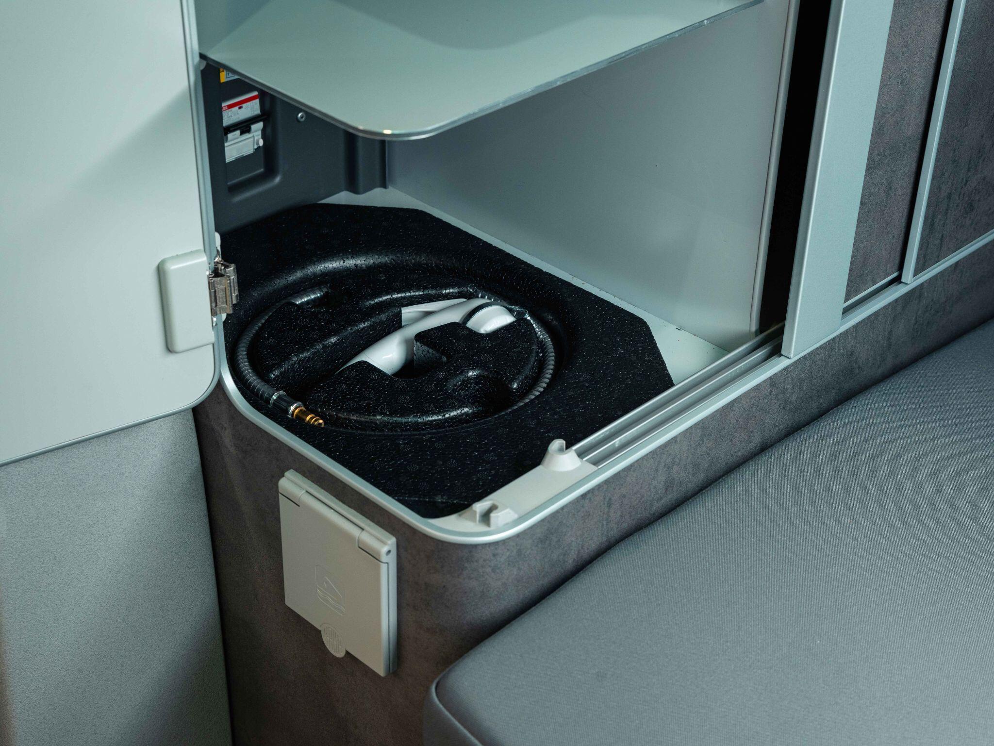 Volkswagen California - Image 35