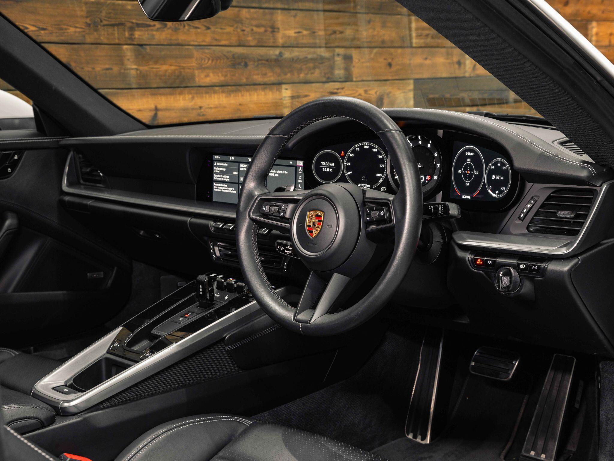 Porsche 911 - Image 31