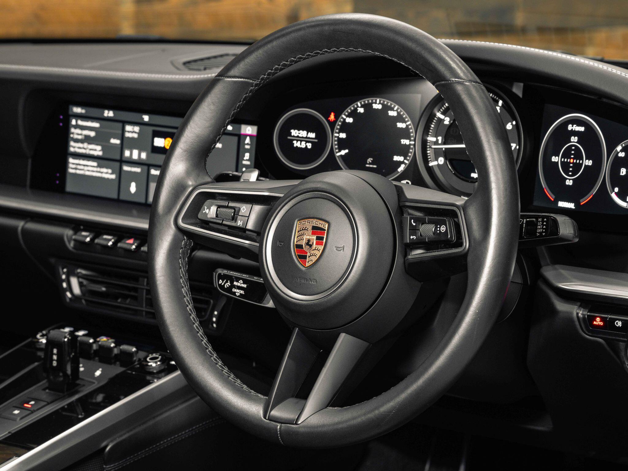 Porsche 911 - Image 25