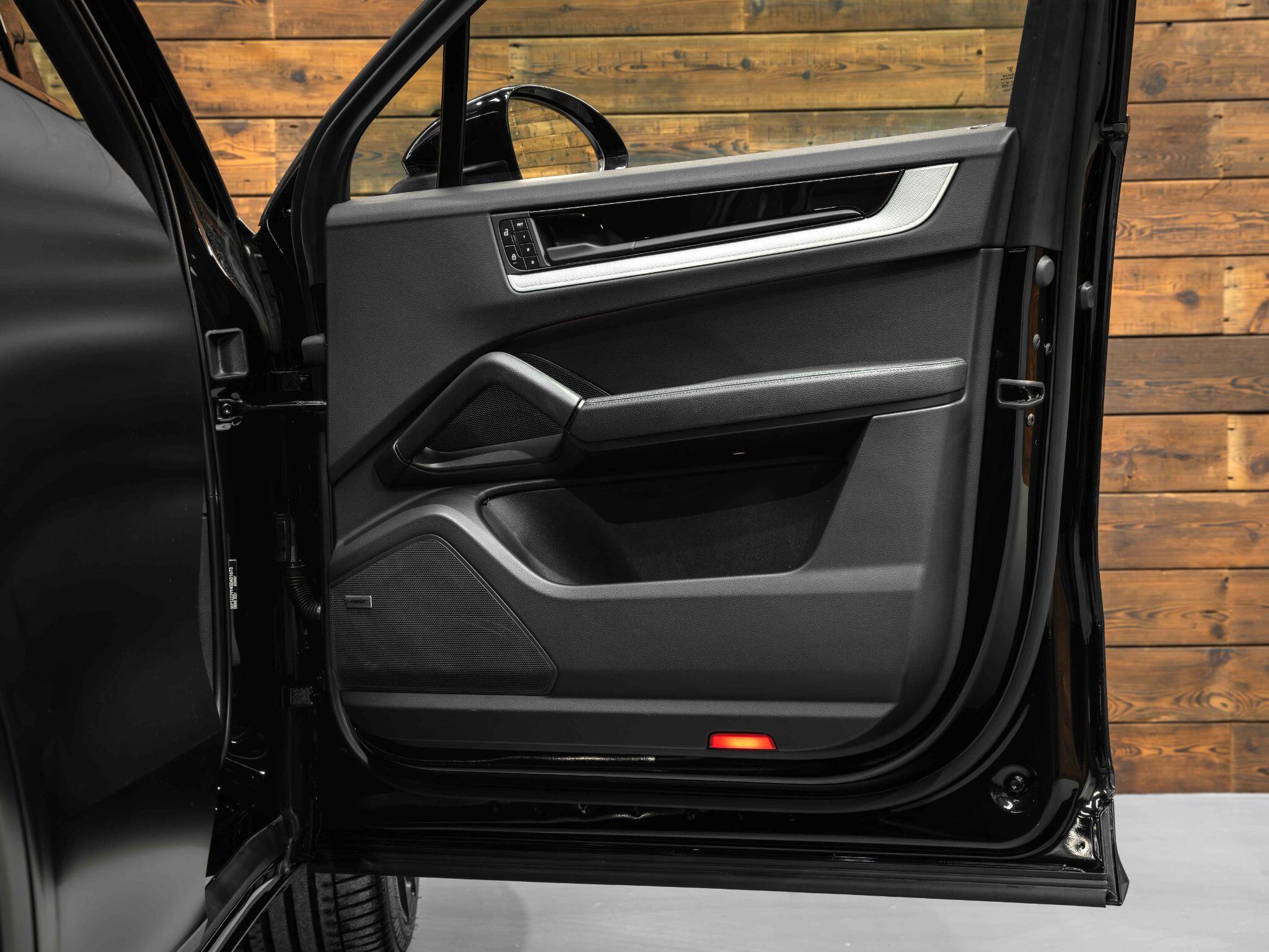 Porsche Cayenne - Image 14