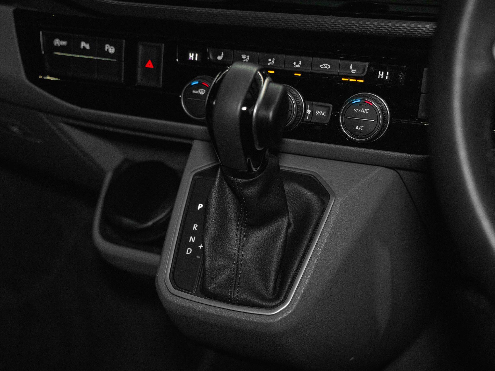 Volkswagen California - Image 12