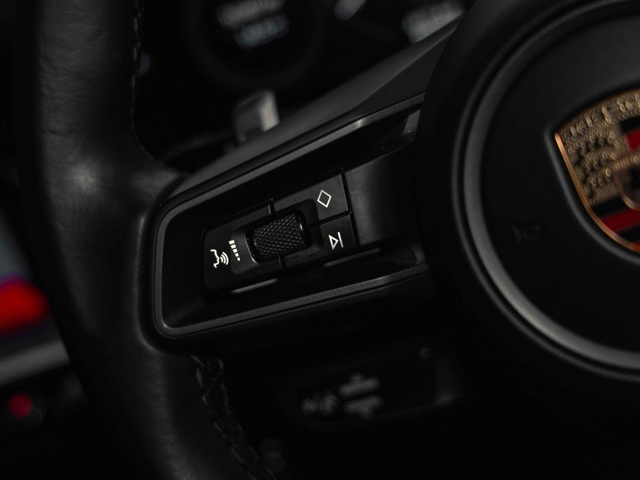 Porsche 911 - Image 16