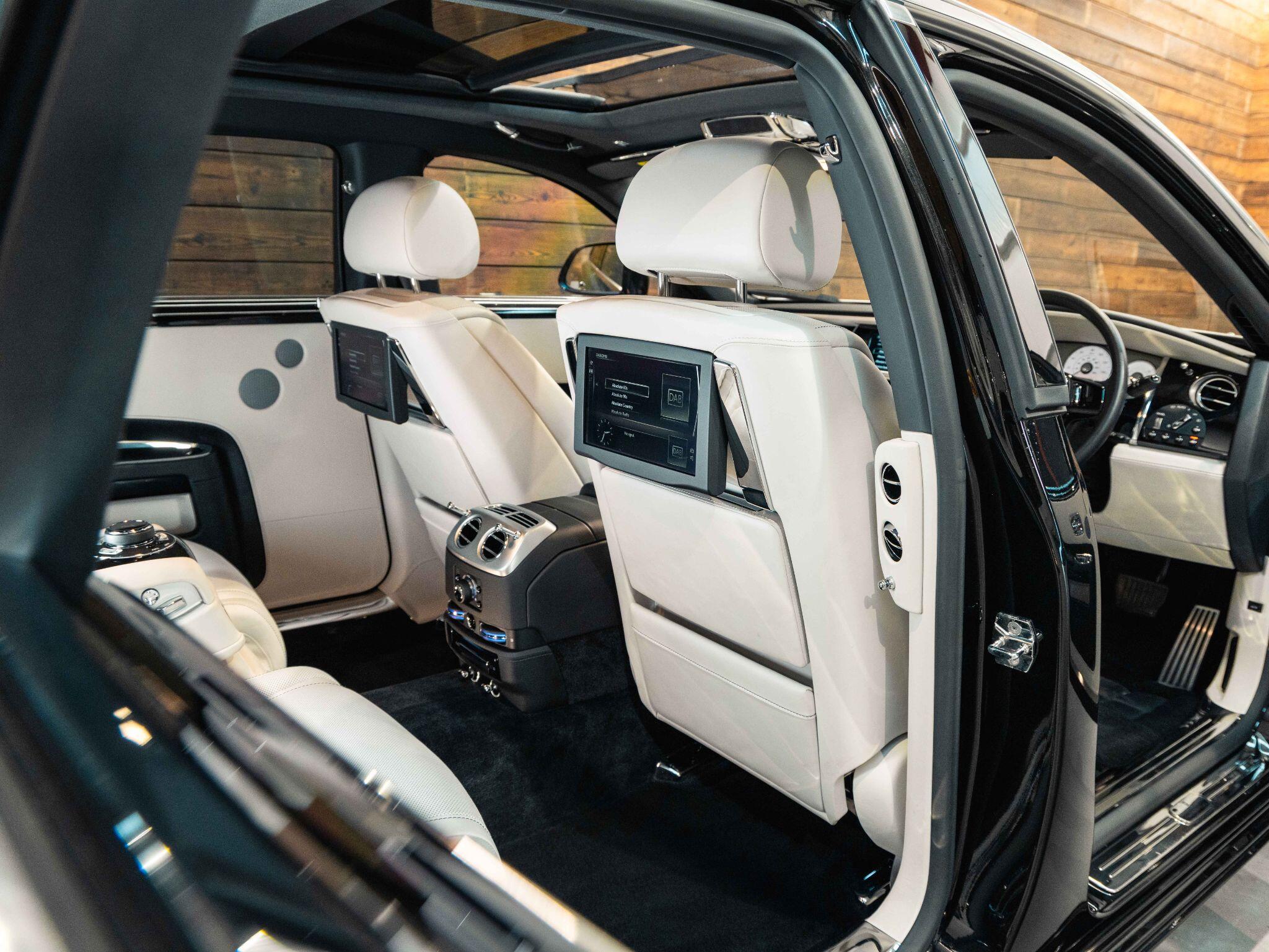 Rolls-Royce Ghost - Image 10