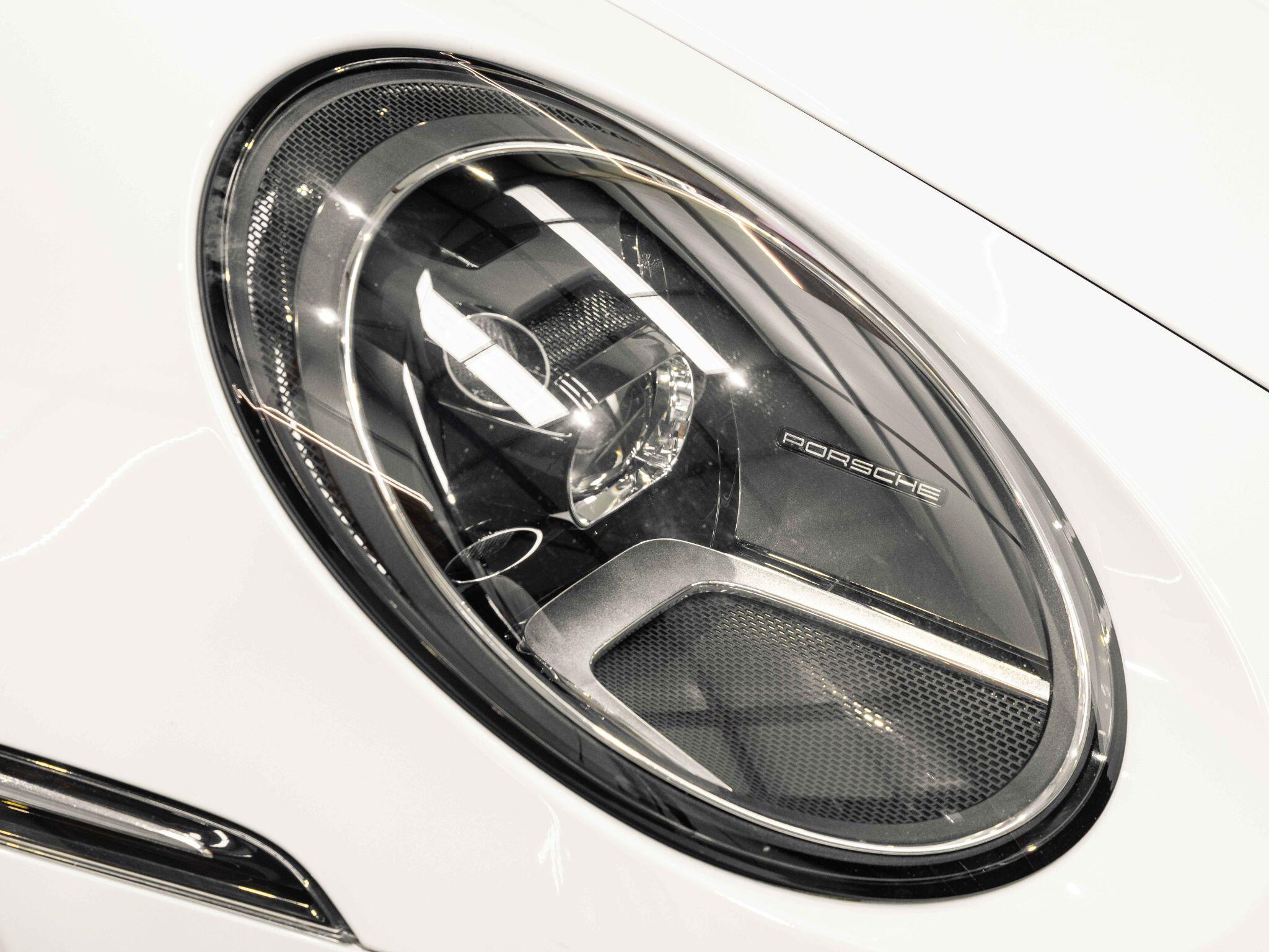 Porsche 911 - Image 30