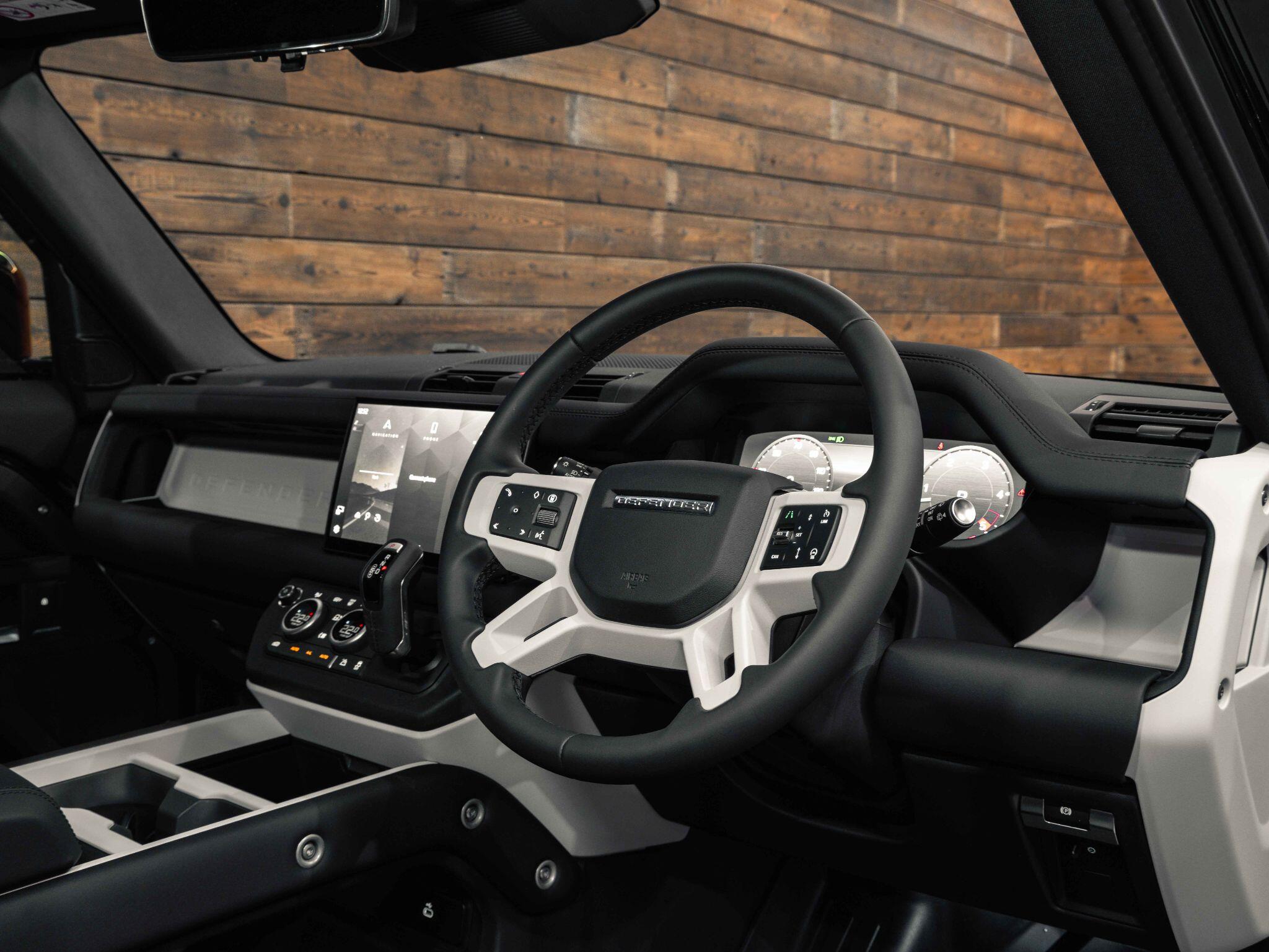 Land Rover Defender 90 - Image 13