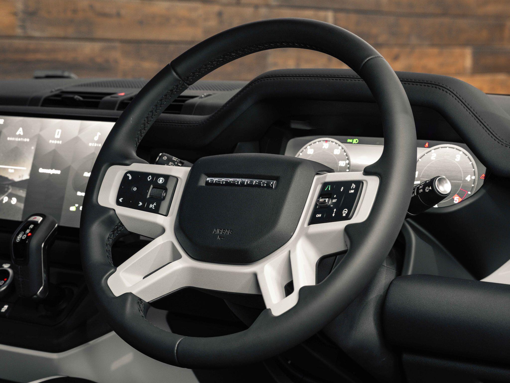 Land Rover Defender 90 - Image 18