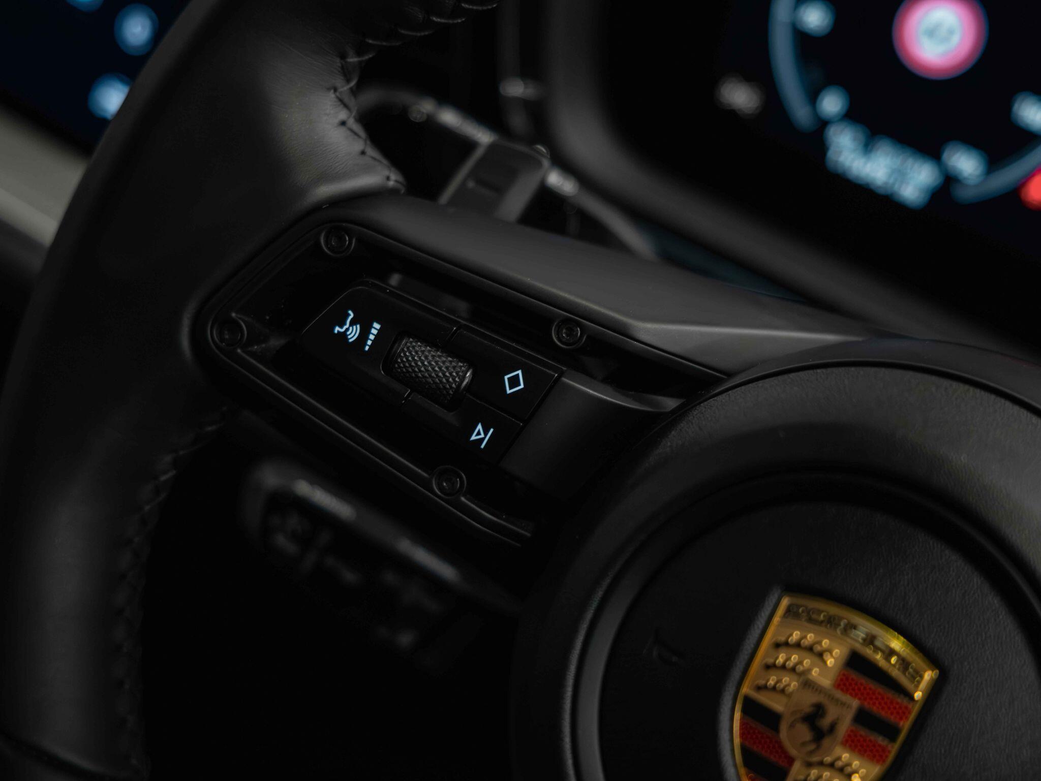 Porsche Cayenne - Image 11