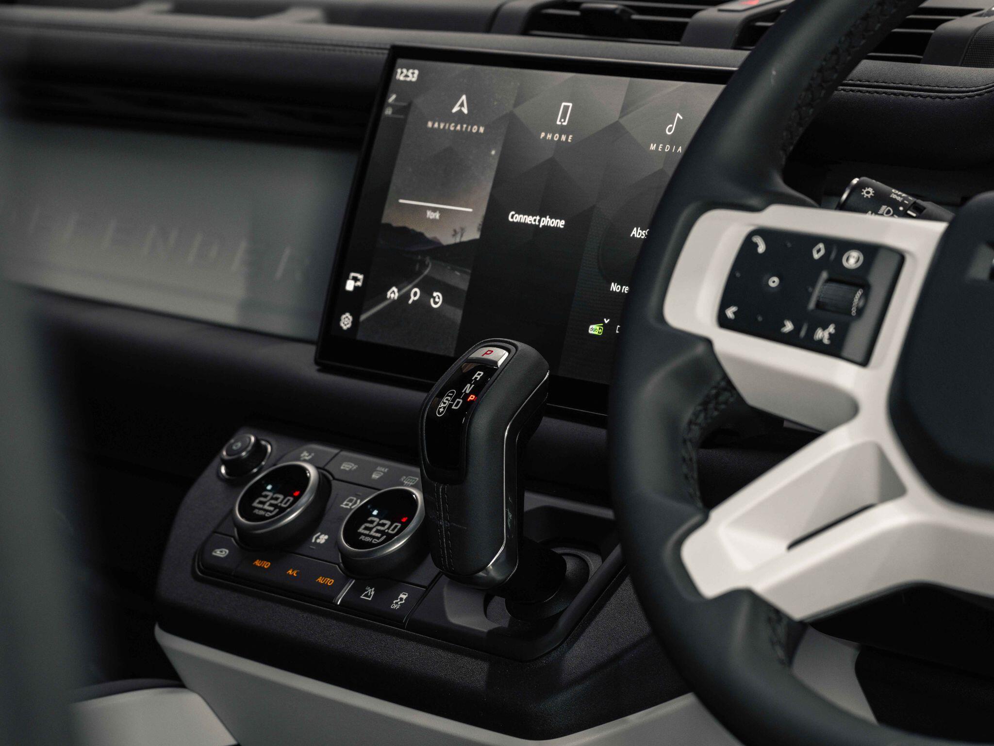 Land Rover Defender 90 - Image 15