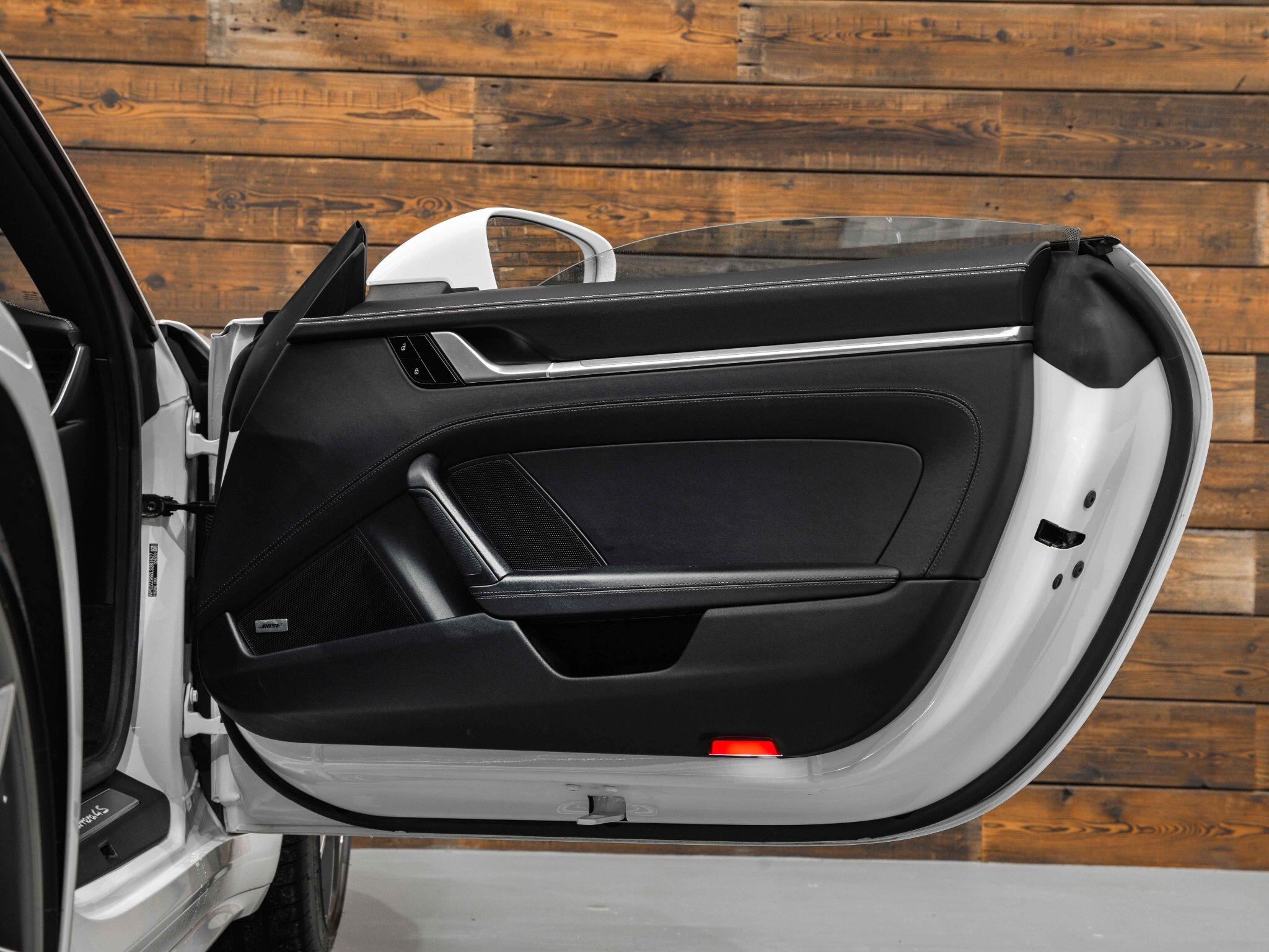 Porsche 911 - Image 19