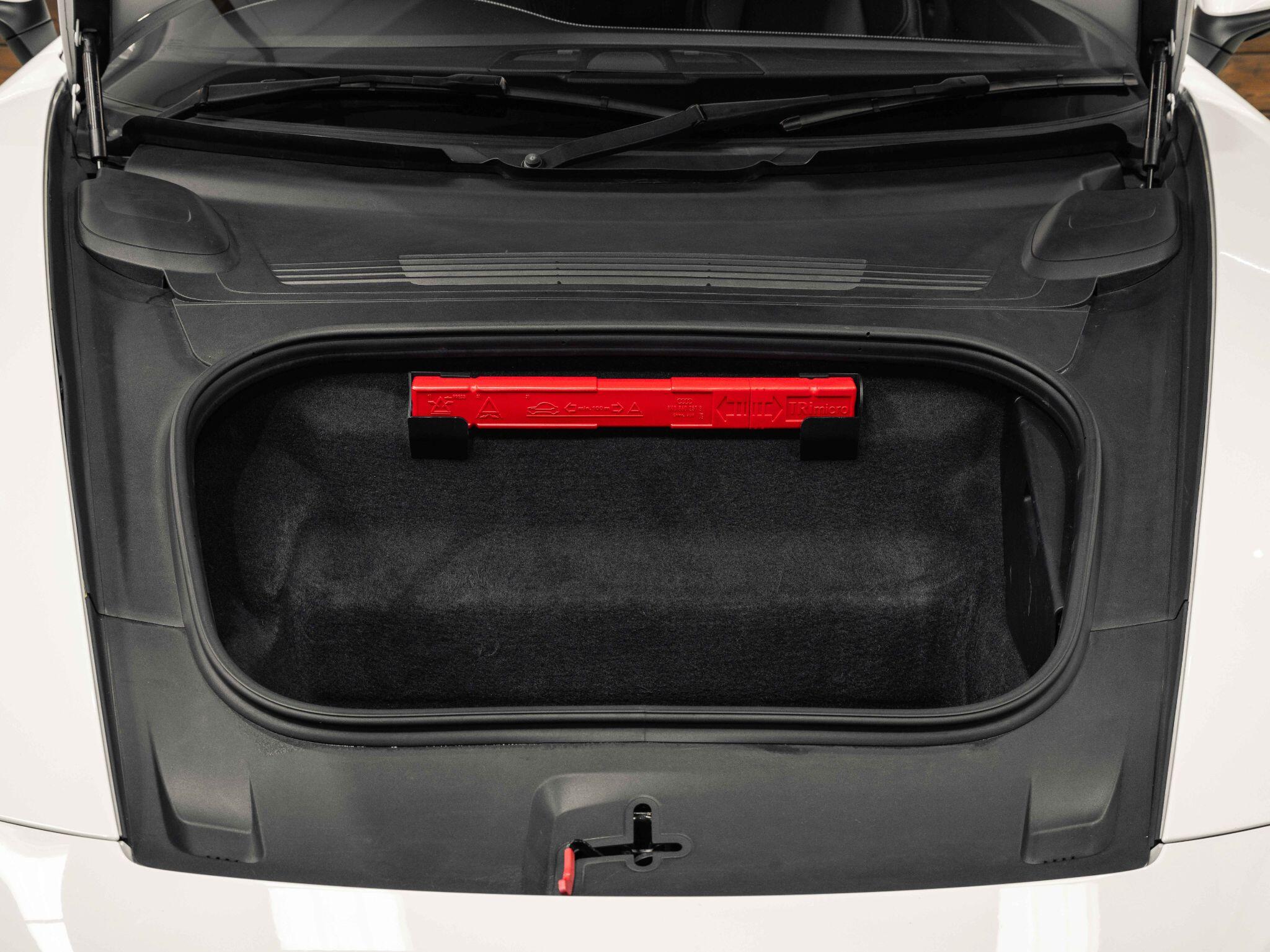 Porsche 911 - Image 24