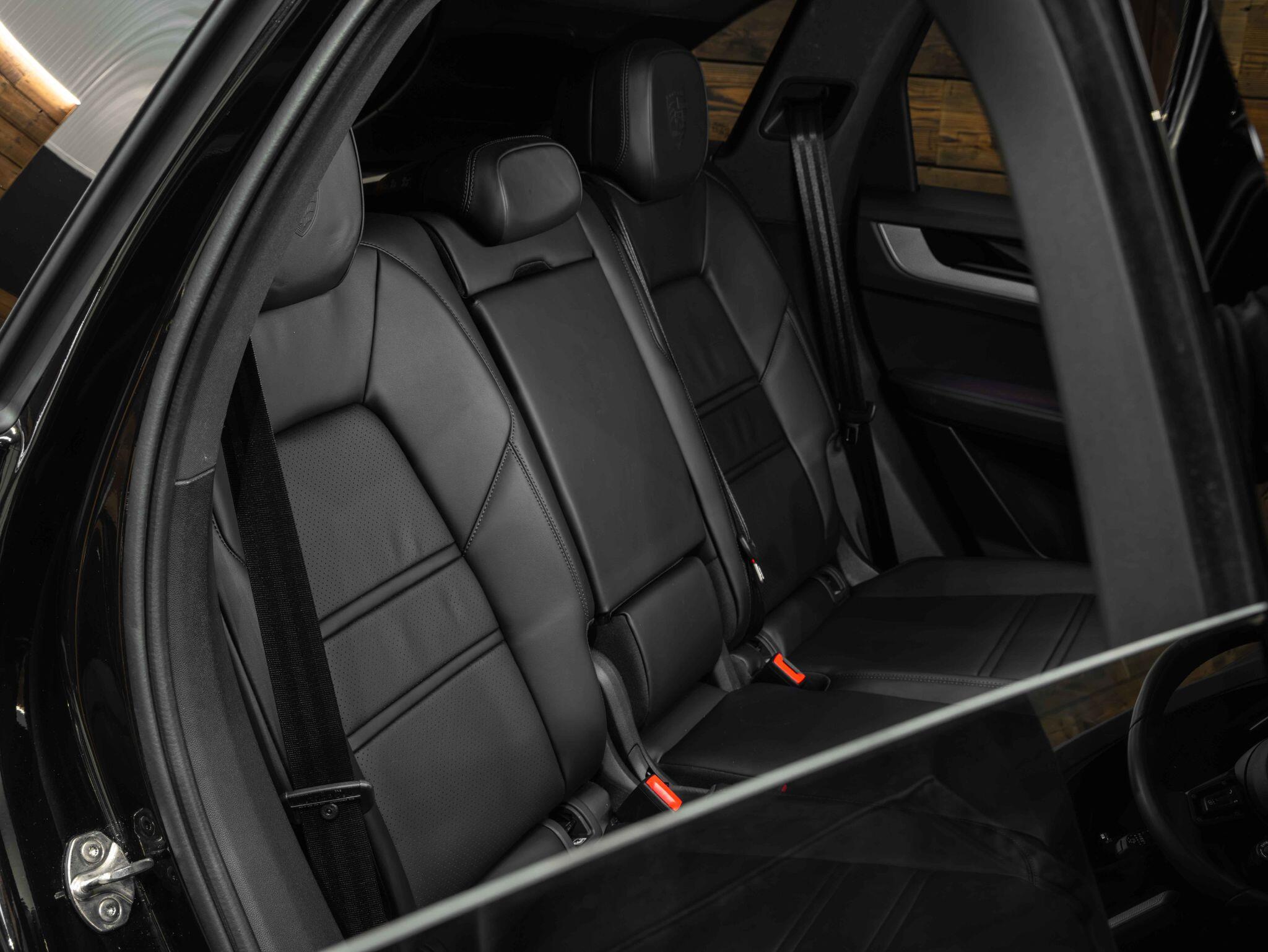 Porsche Cayenne - Image 33