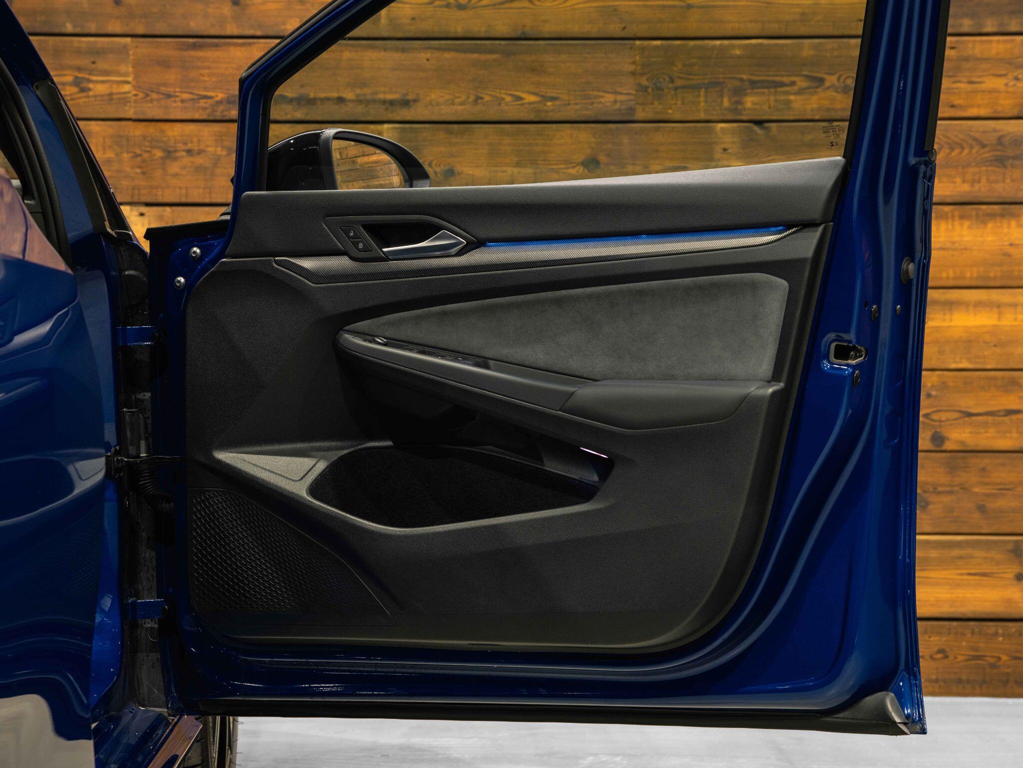 Volkswagen Golf - Image 18