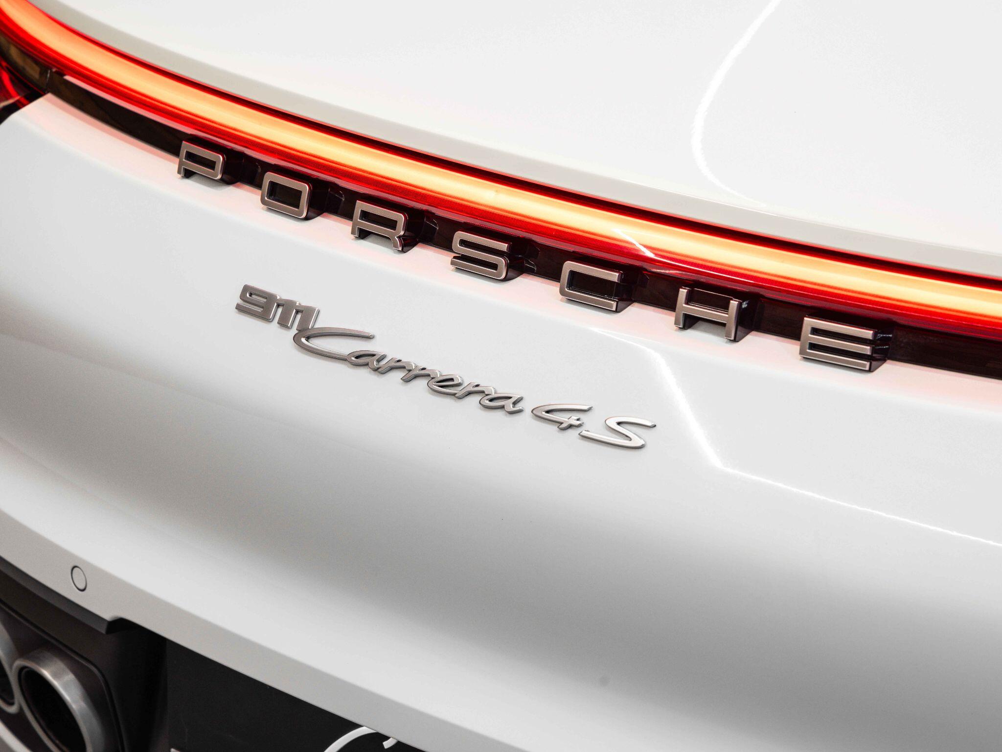 Porsche 911 - Image 28