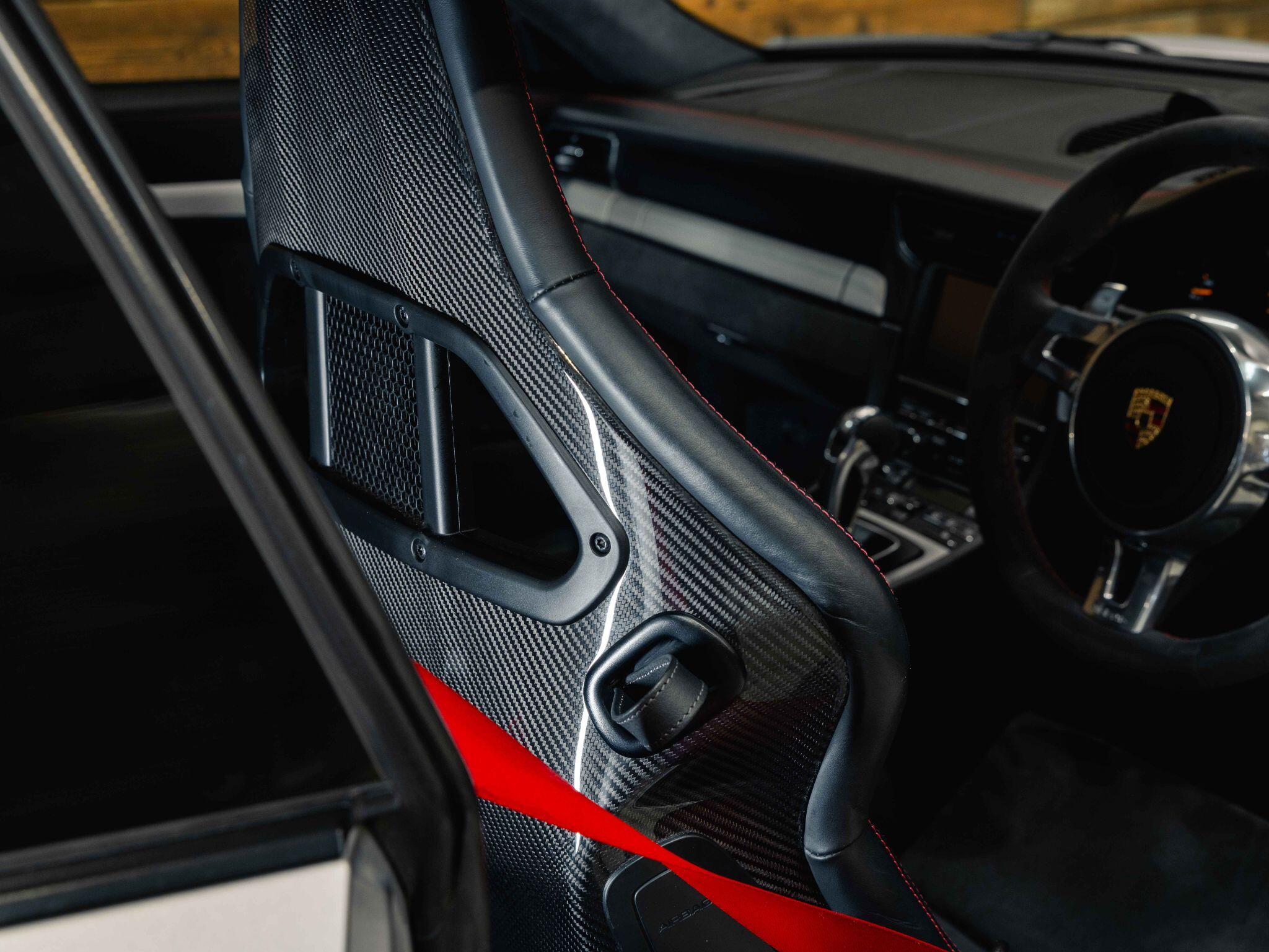 Porsche 911 - Image 12