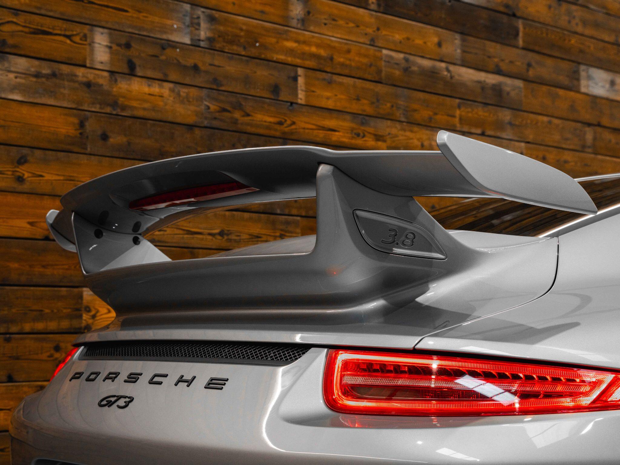 Porsche 911 - Image 30