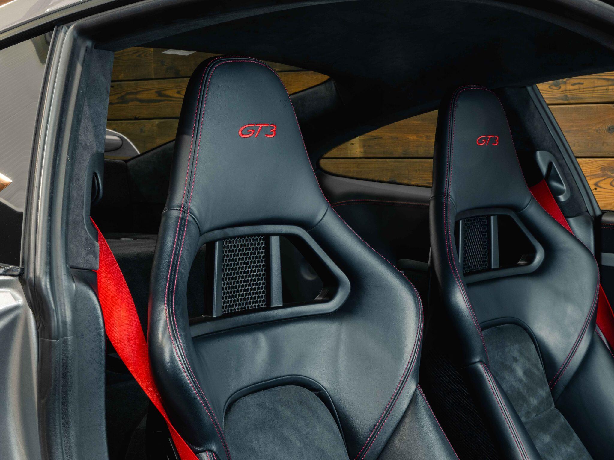 Porsche 911 - Image 11