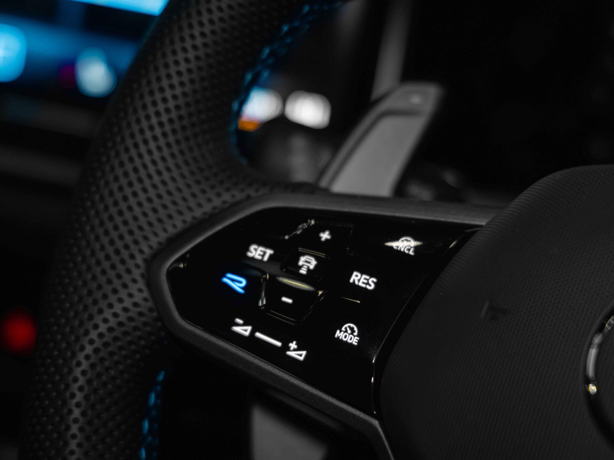 Volkswagen Golf - Image 12