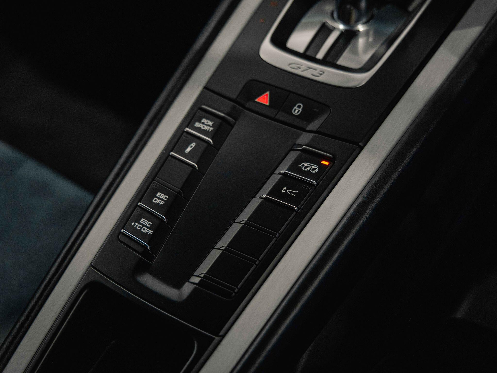 Porsche 911 - Image 13