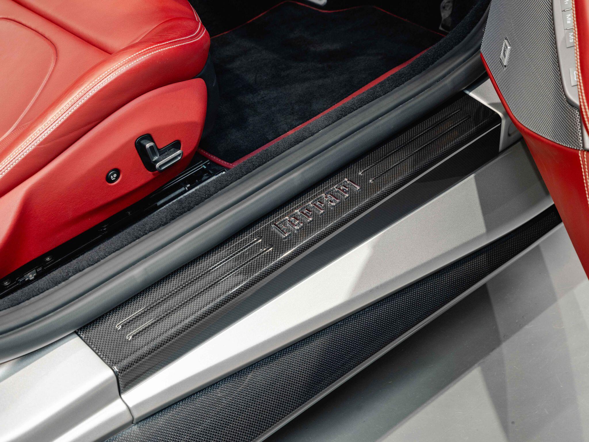 Ferrari Portofino - Image 32