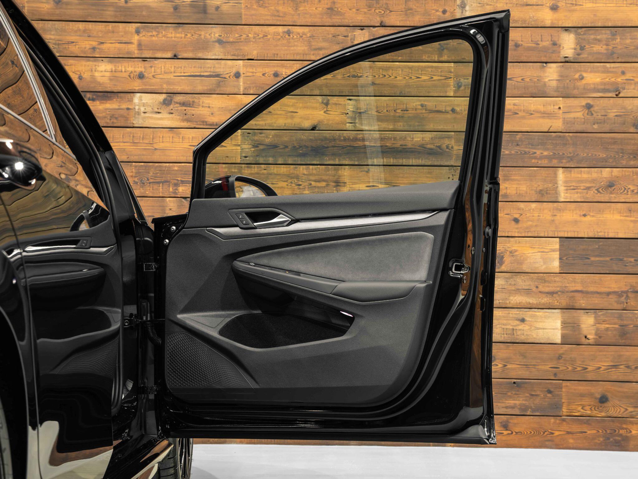 Volkswagen Golf - Image 15