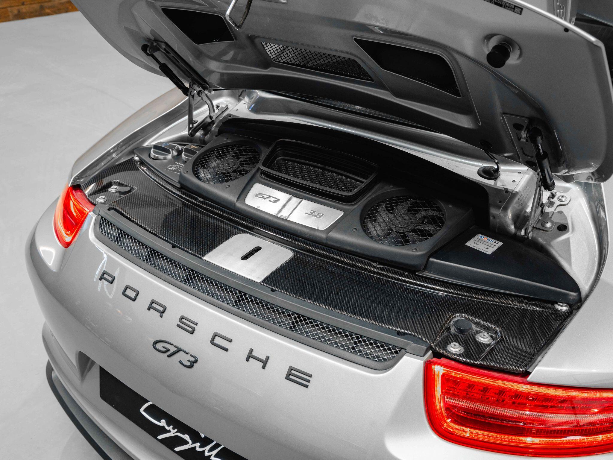 Porsche 911 - Image 19