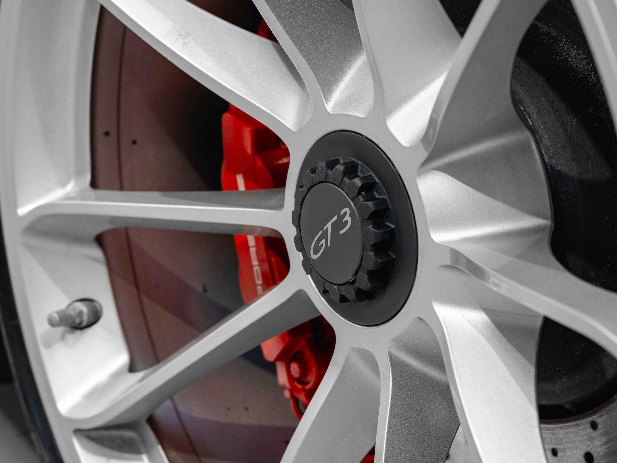 Porsche 911 - Image 22