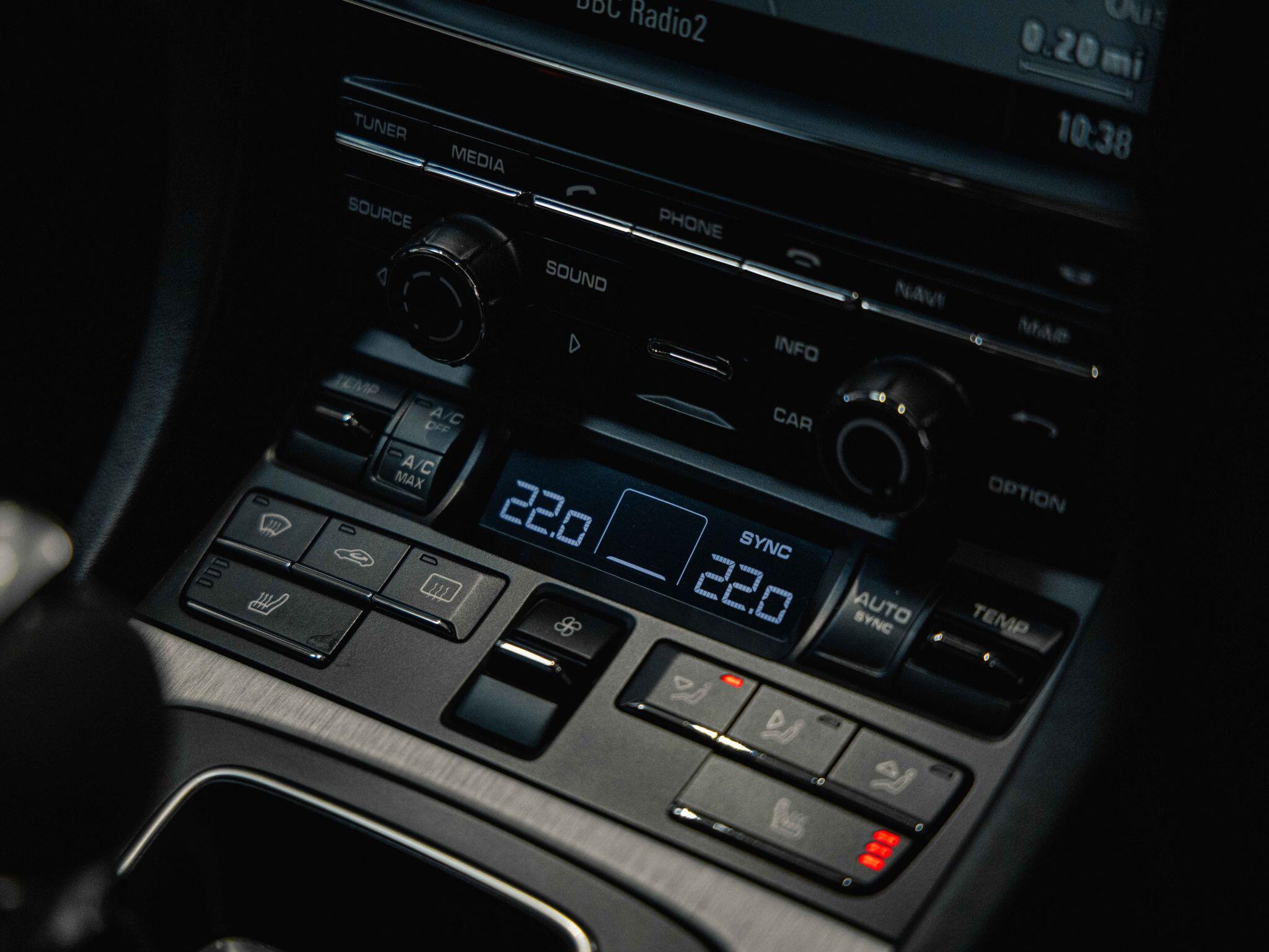 Porsche 911 - Image 16