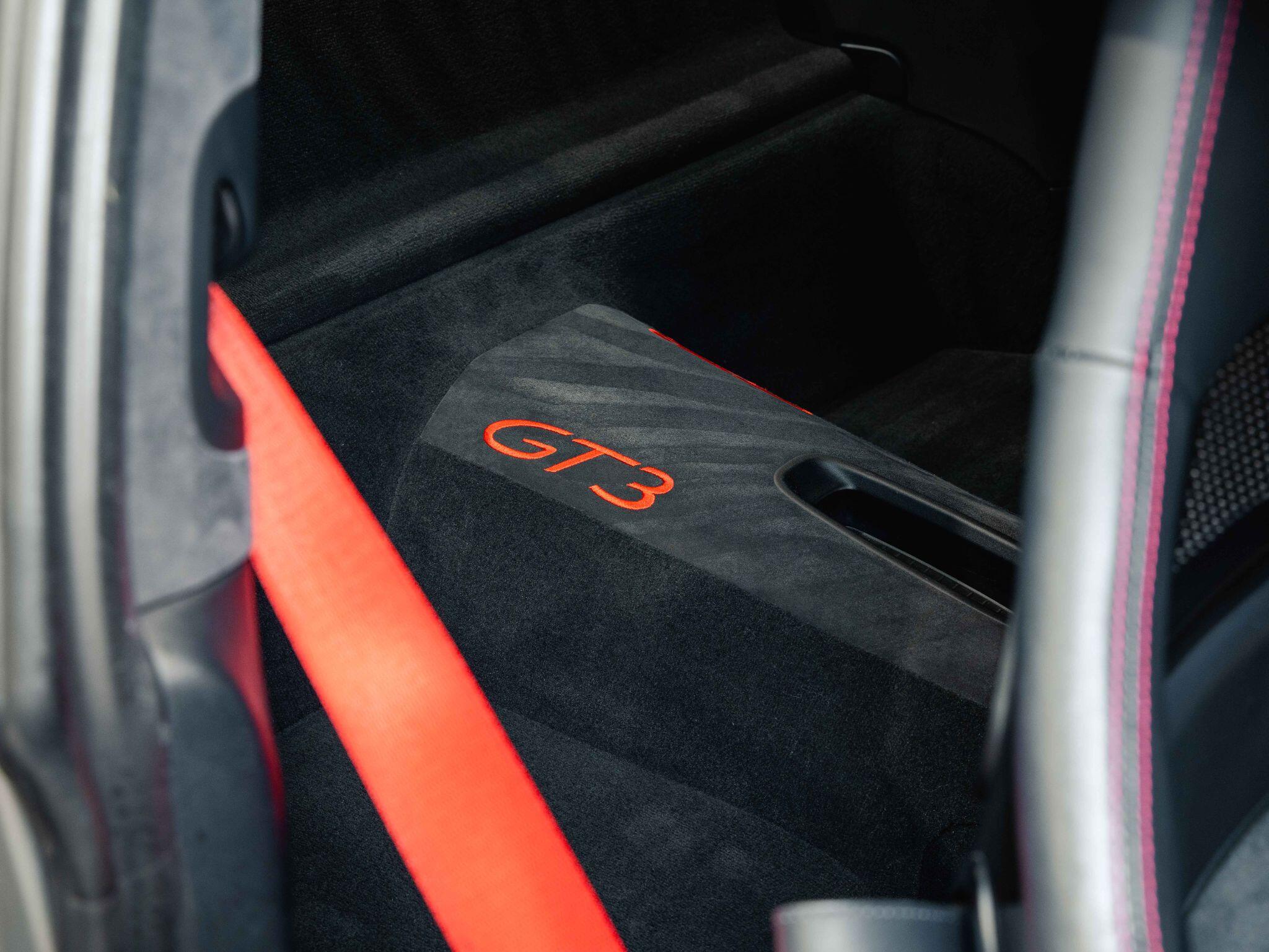 Porsche 911 - Image 34