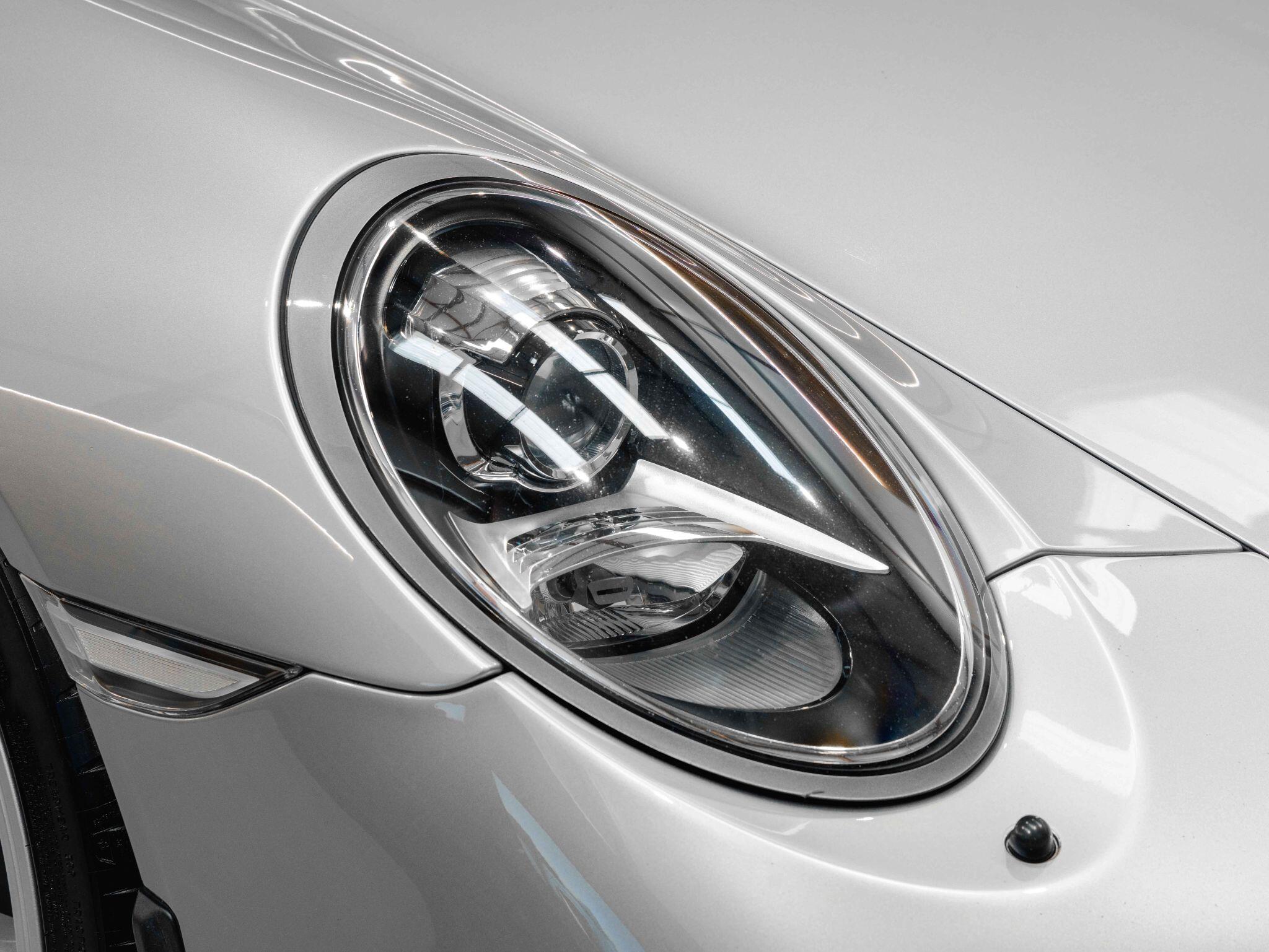 Porsche 911 - Image 26