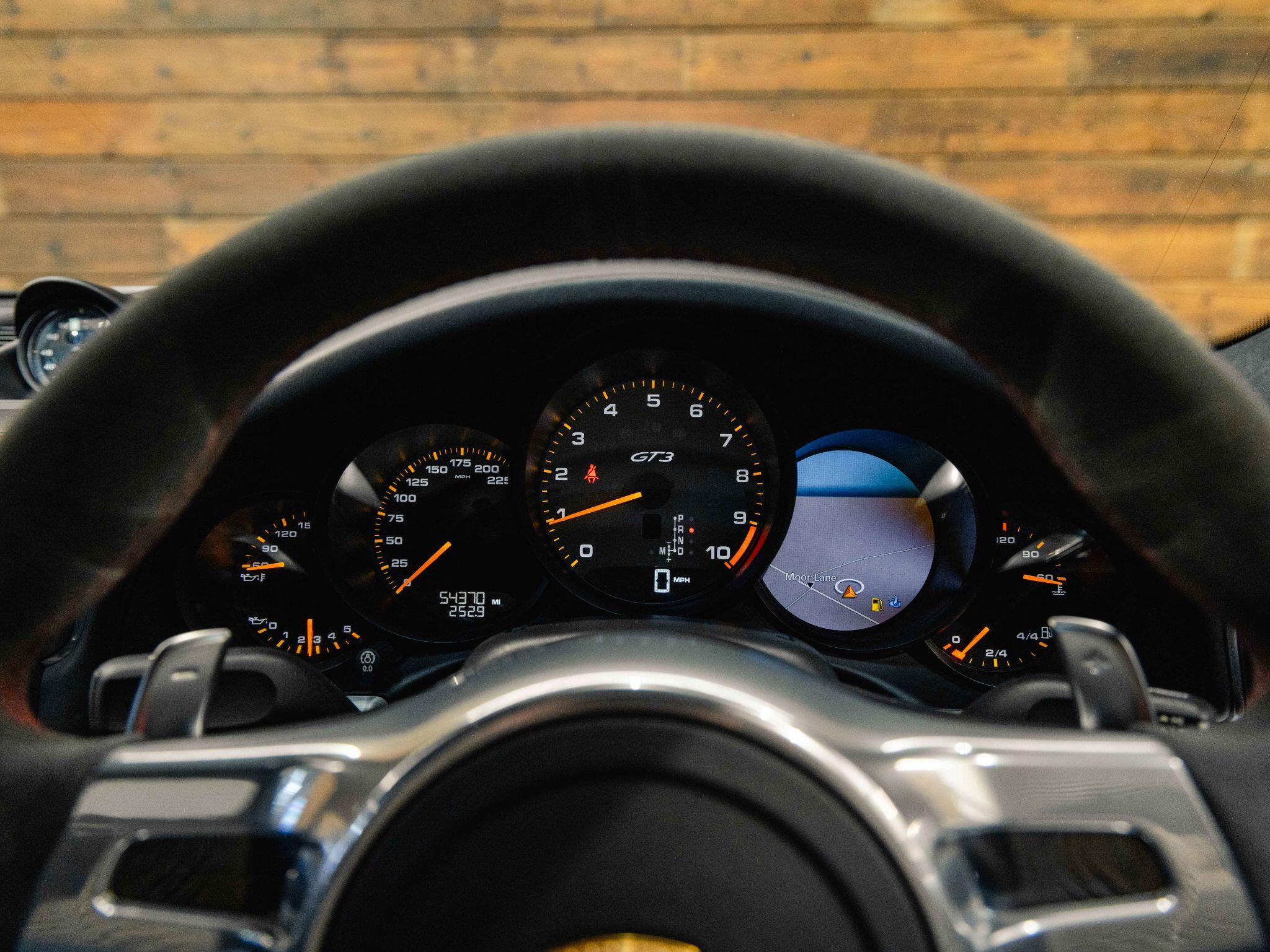 Porsche 911 - Image 24