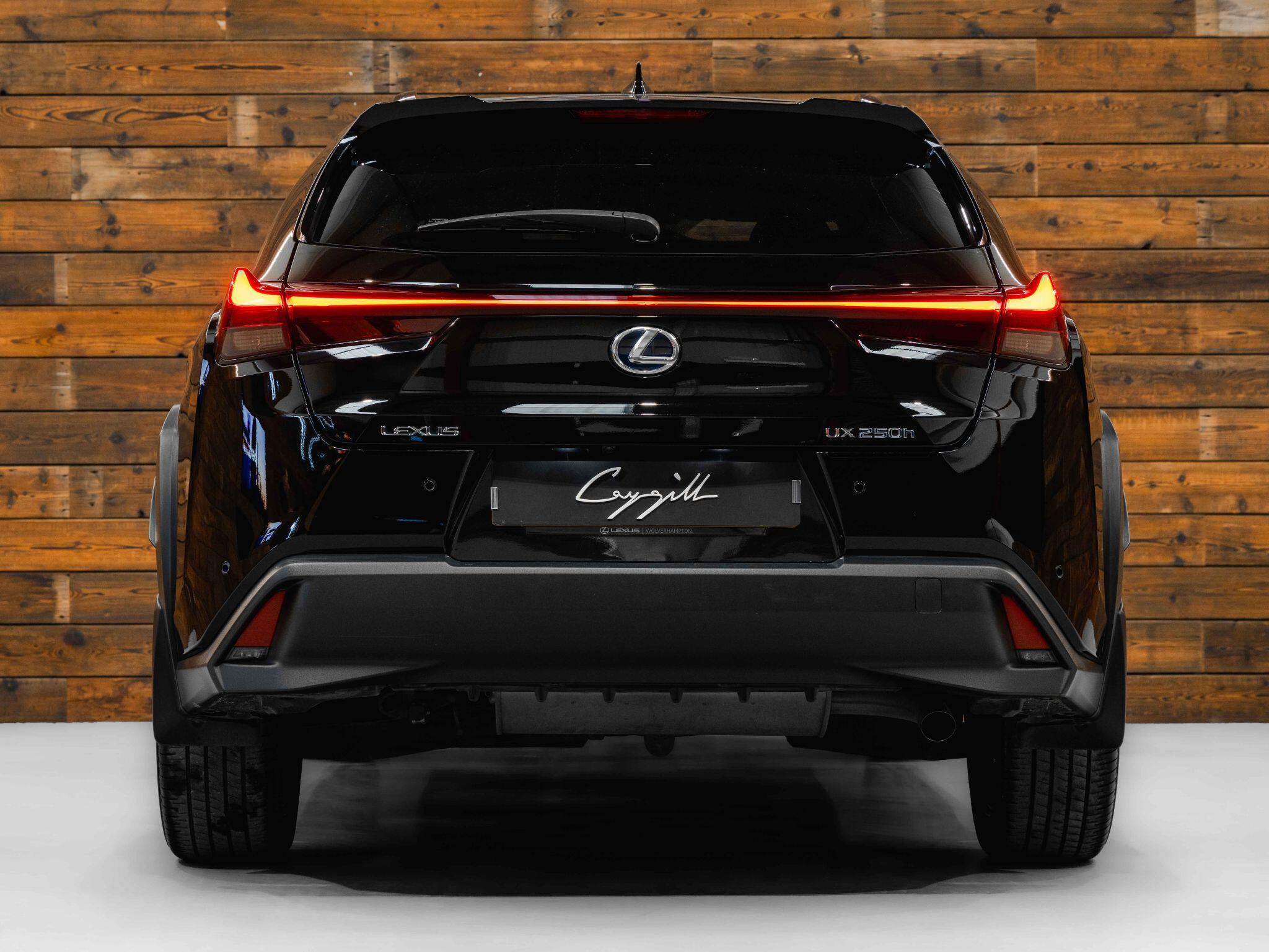 Lexus UX - Image 4