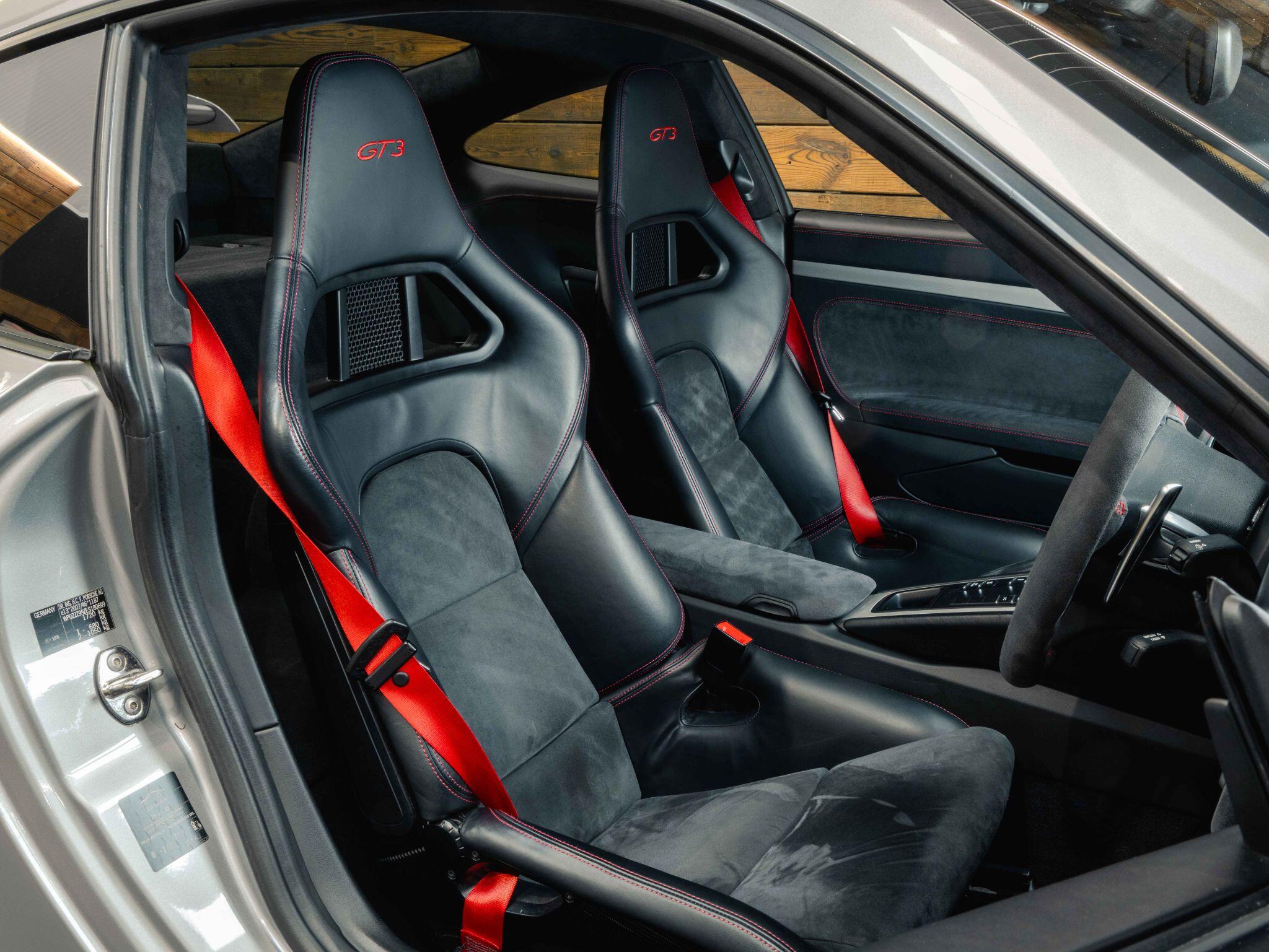 Porsche 911 - Image 10