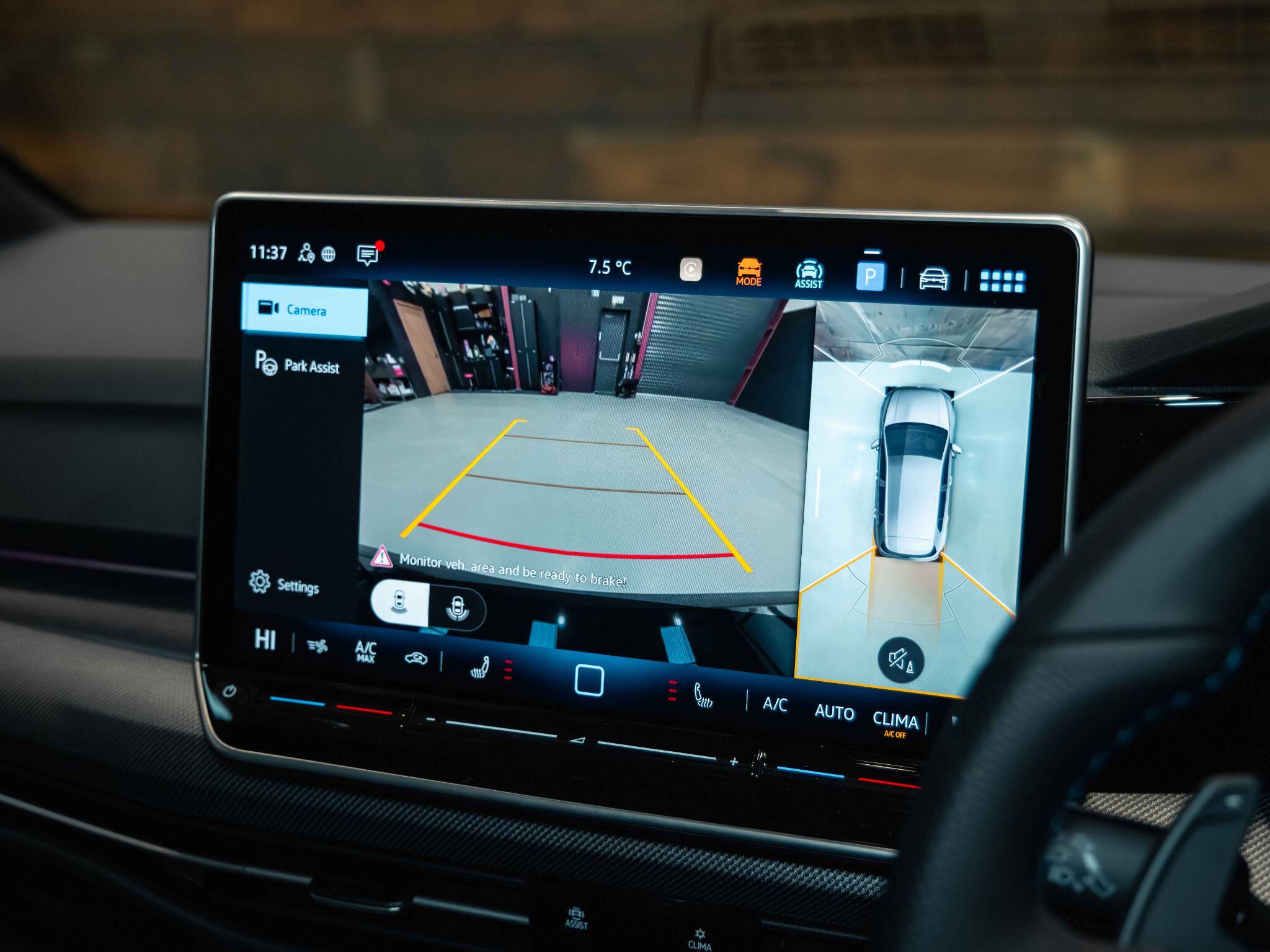 Volkswagen Golf - Image 18