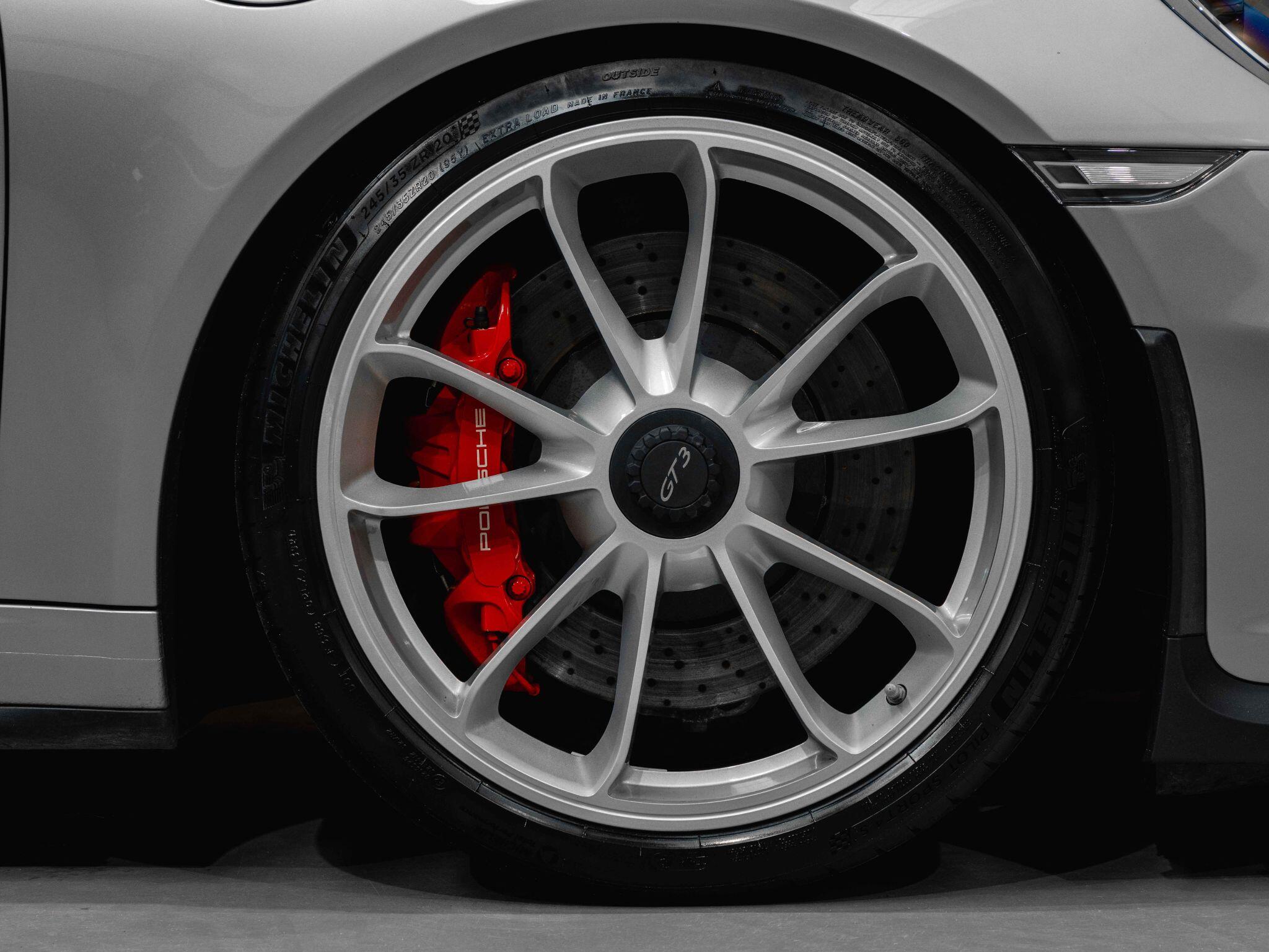 Porsche 911 - Image 20