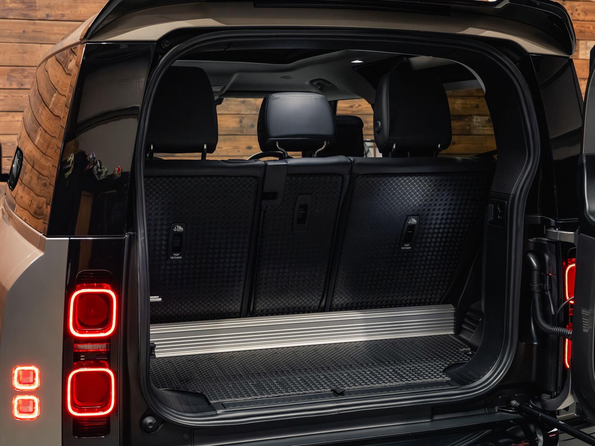 Land Rover Defender 90 - Image 32