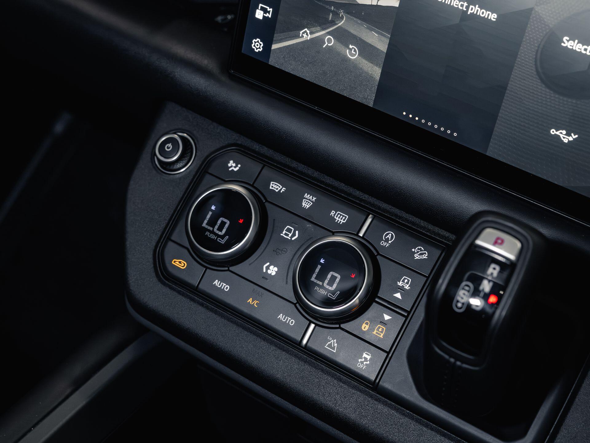 Land Rover Defender 90 - Image 12