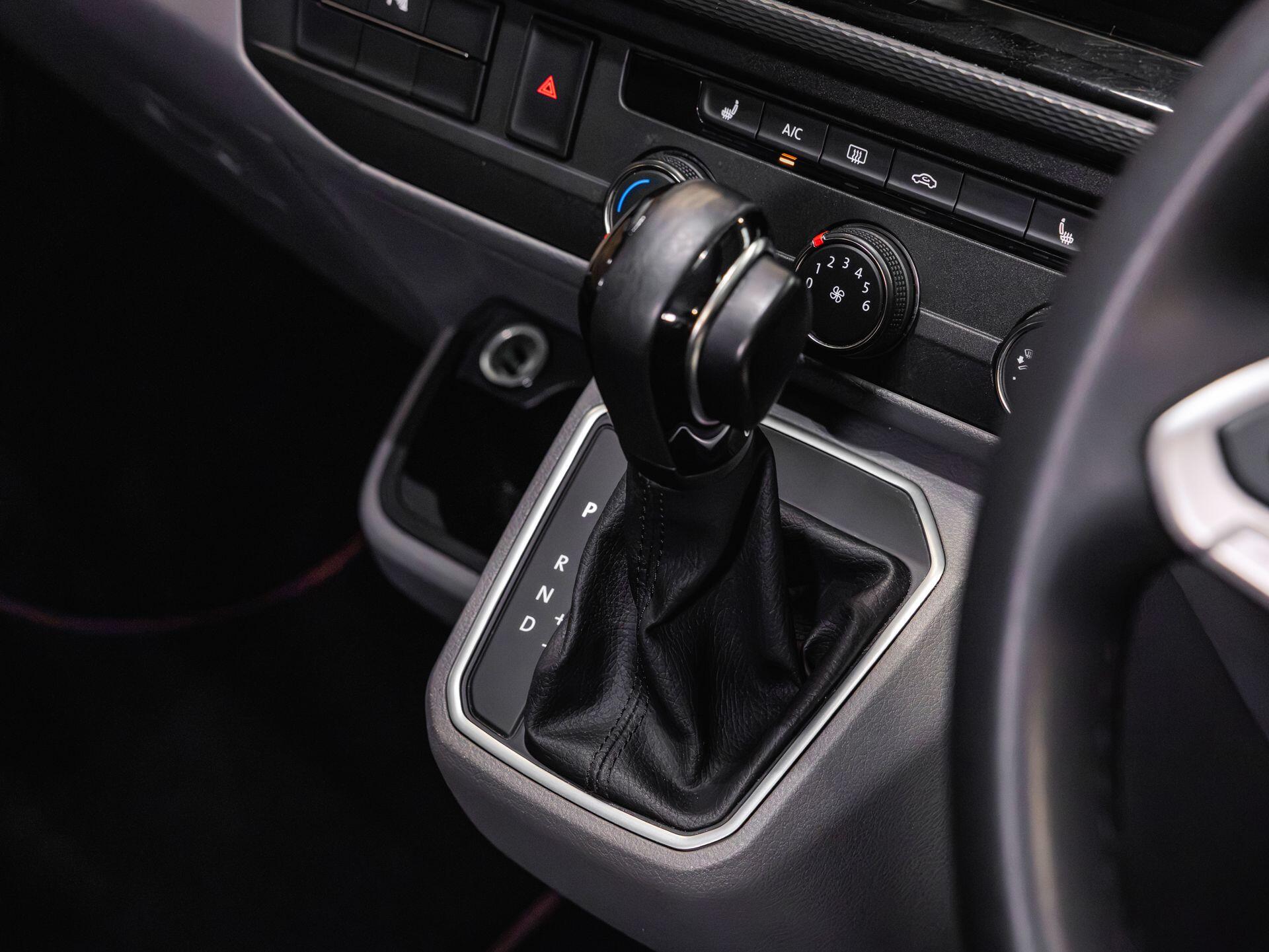 Volkswagen Transporter - Image 15