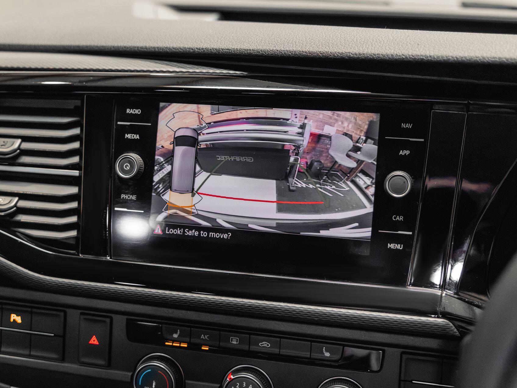 Volkswagen Transporter - Image 18