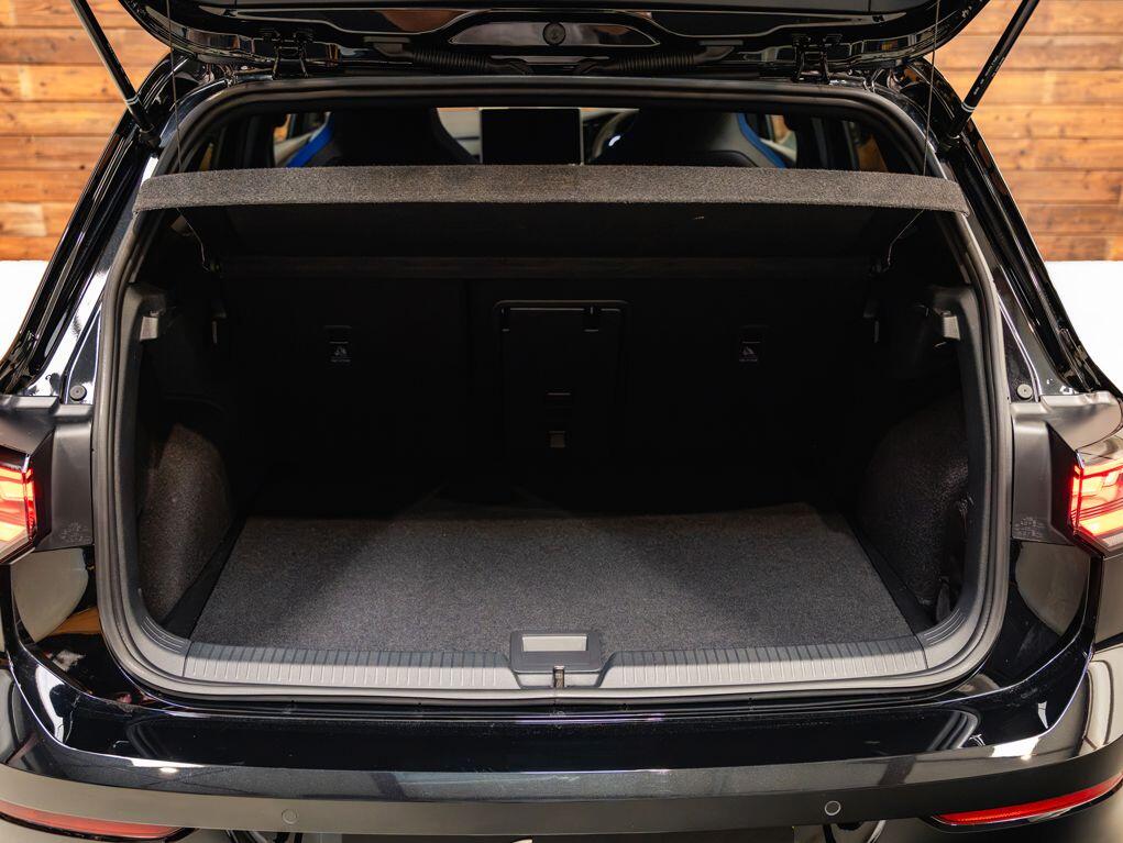 Volkswagen Golf - Image 21