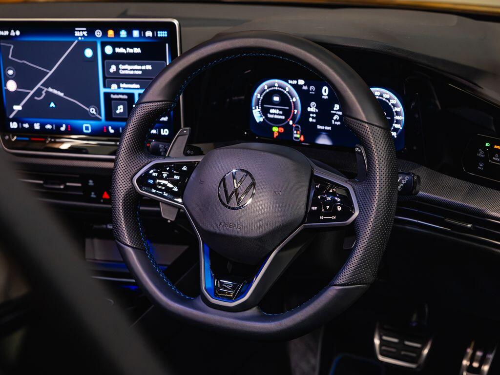 Volkswagen Golf - Image 22