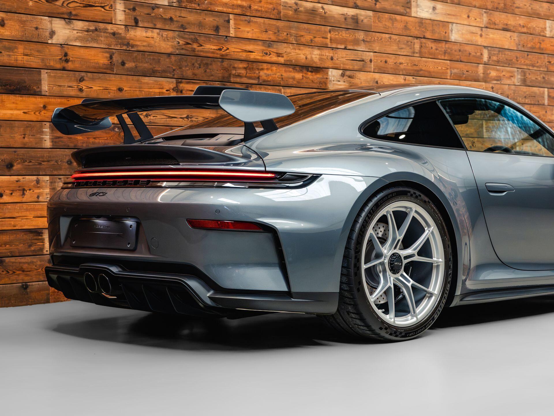 Porsche 911 - Image 9