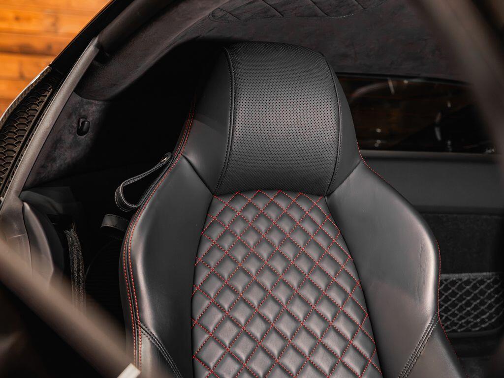 Audi R8 - Image 12