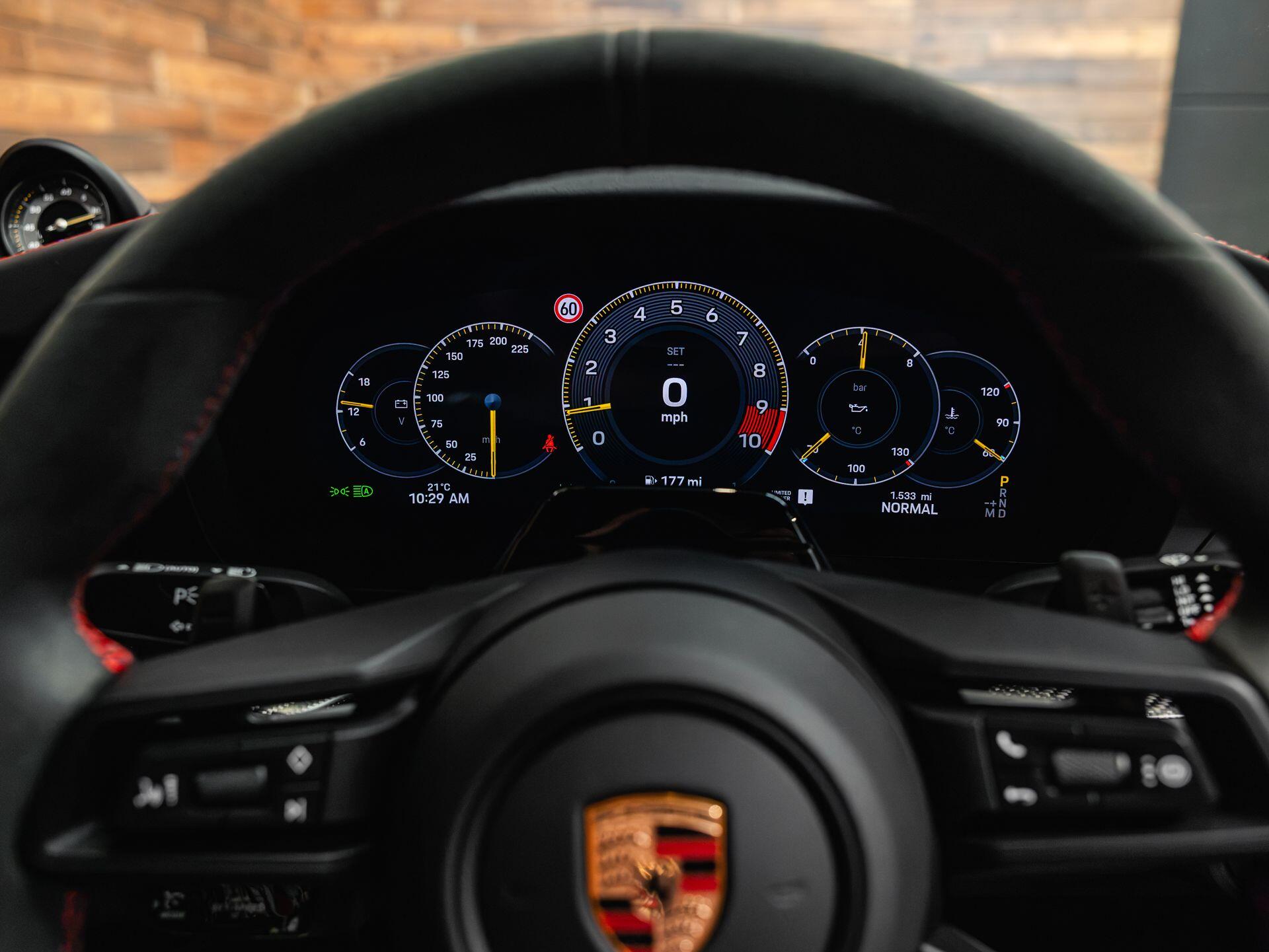 Porsche 911 - Image 22